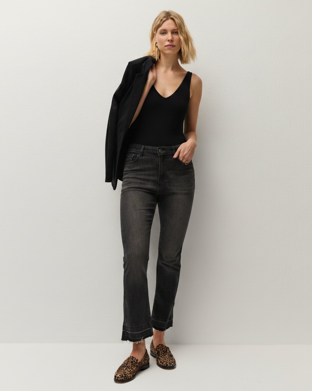 T-shirt Tipo Body com Alças Preto-3