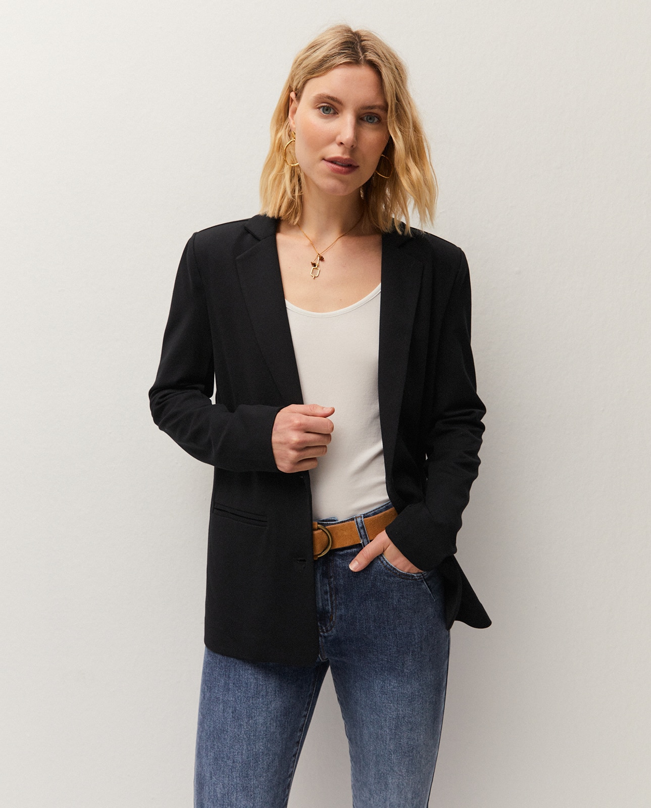 Imagem 0 de Blazer com Fecho de Botão e Bolsos Frontais