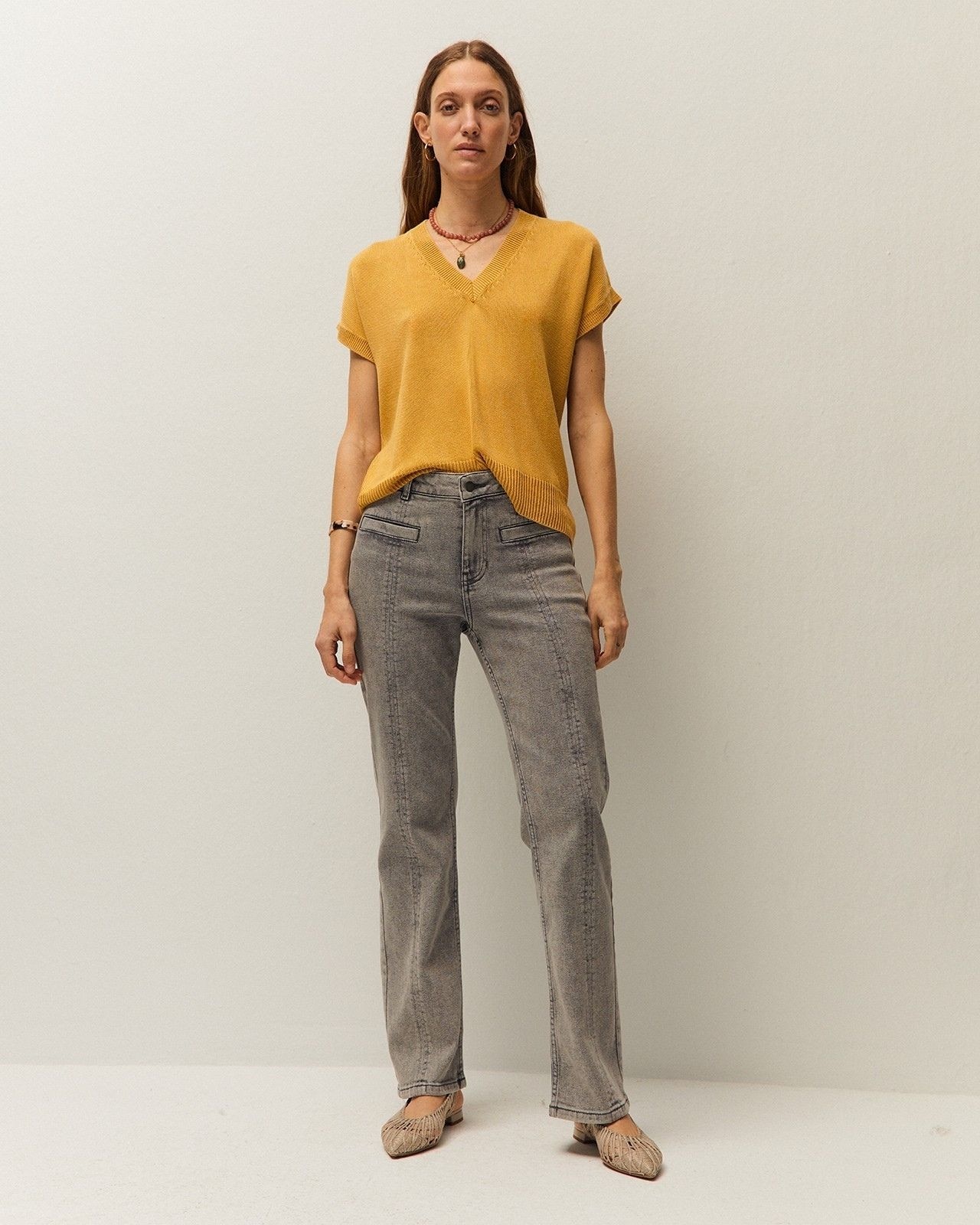 Imagem 0 de Jeans com Corte a Direito com Fecho Frontal com Botão e Fecho Zip