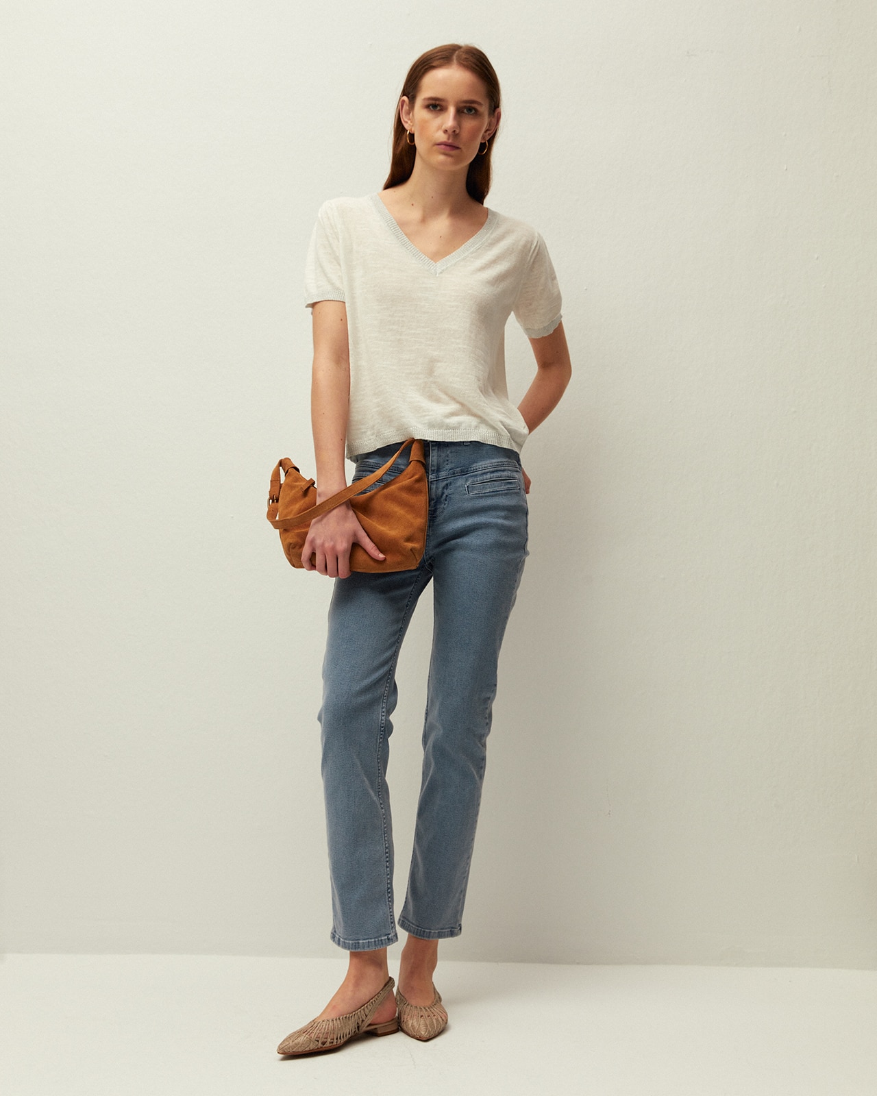 Imagem 0 de Calças Jeans Retas com Detalhe de Bolsos de Vivo na Parte Frontal