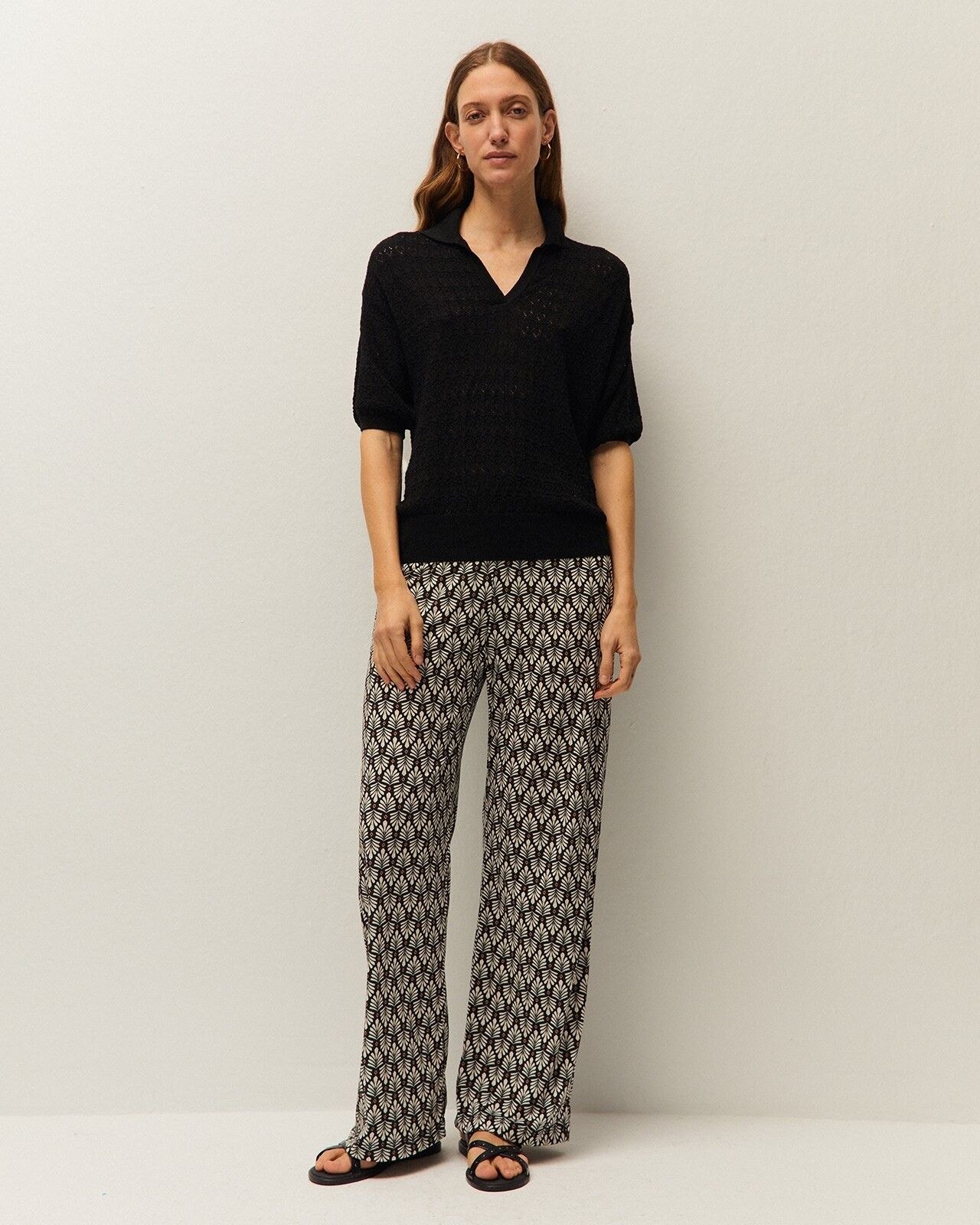 Camisola Perfurada com Gola Polo Preto-3