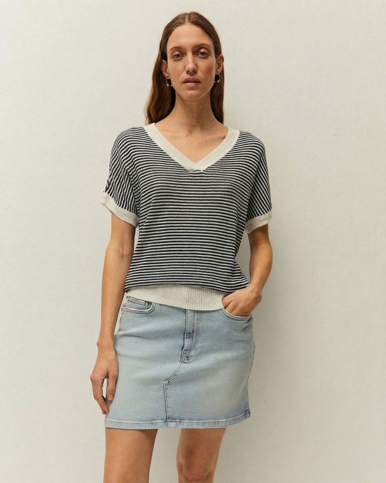 Imagem 0 de Camisola com Riscas e Detalhes no Decote