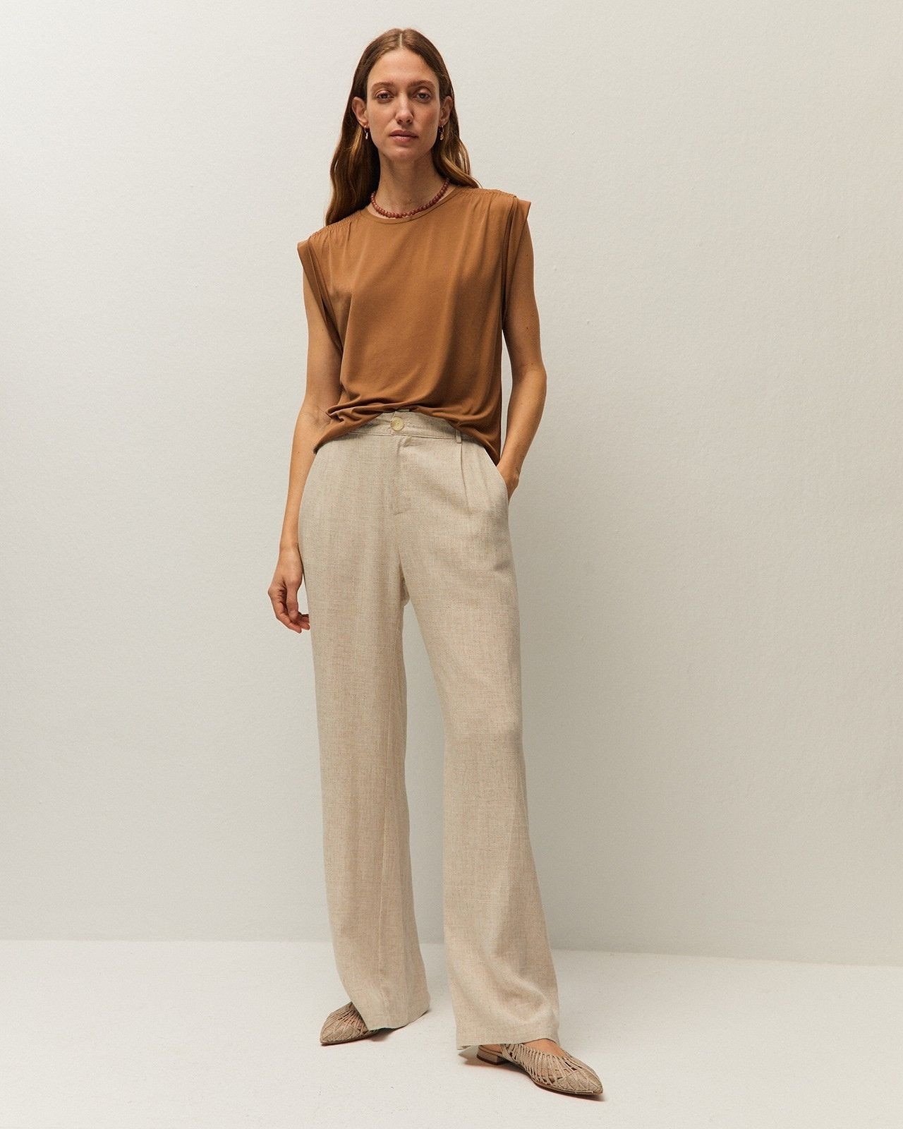 T-shirt em Tecido Modal com Detalhe no Ombro Camel-3