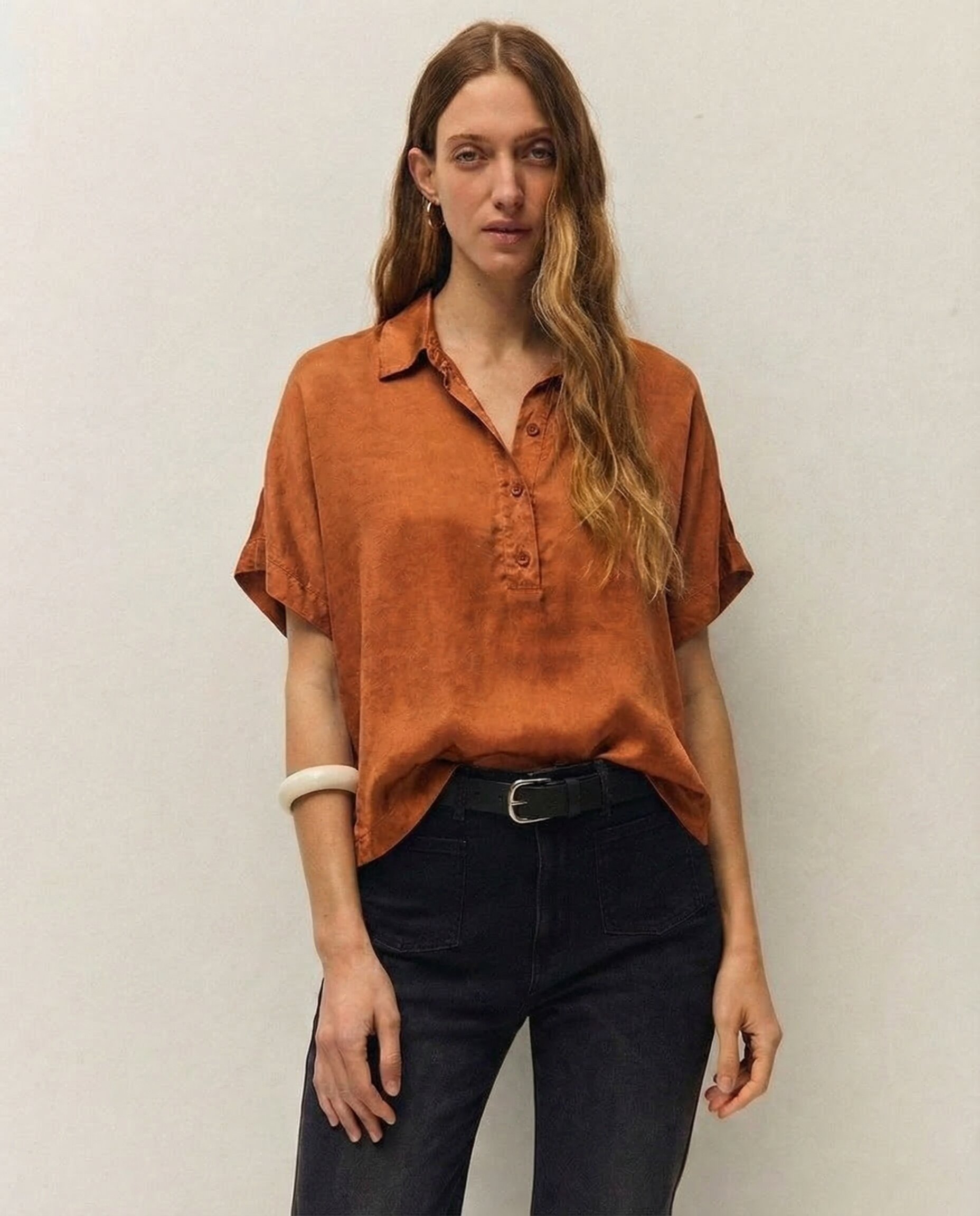 Imagem 0 de Camisa Fluida Acetinada com Efeito Corrosivo