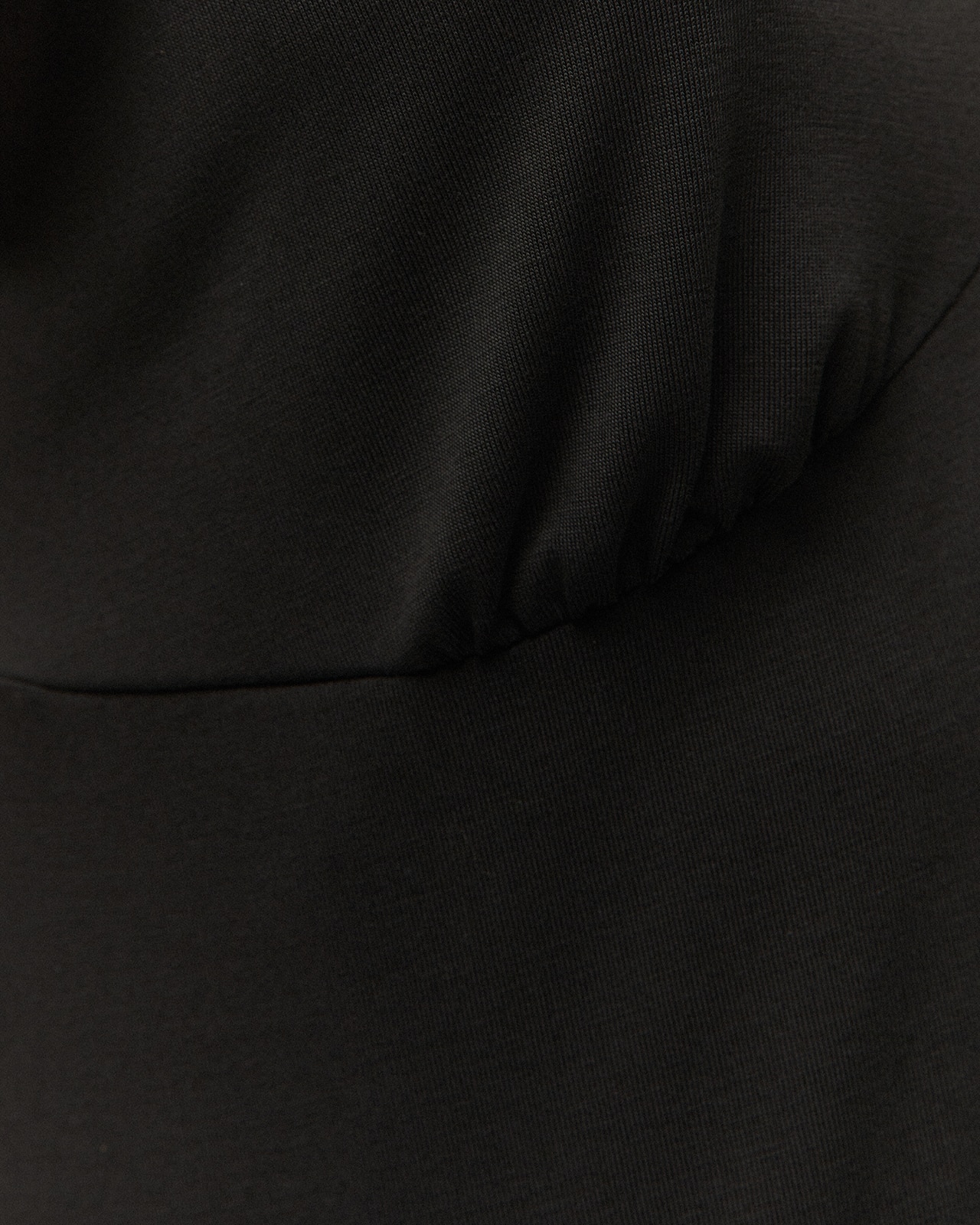 Vestido Curto com Gola em V e Alças com Folho Preto-5