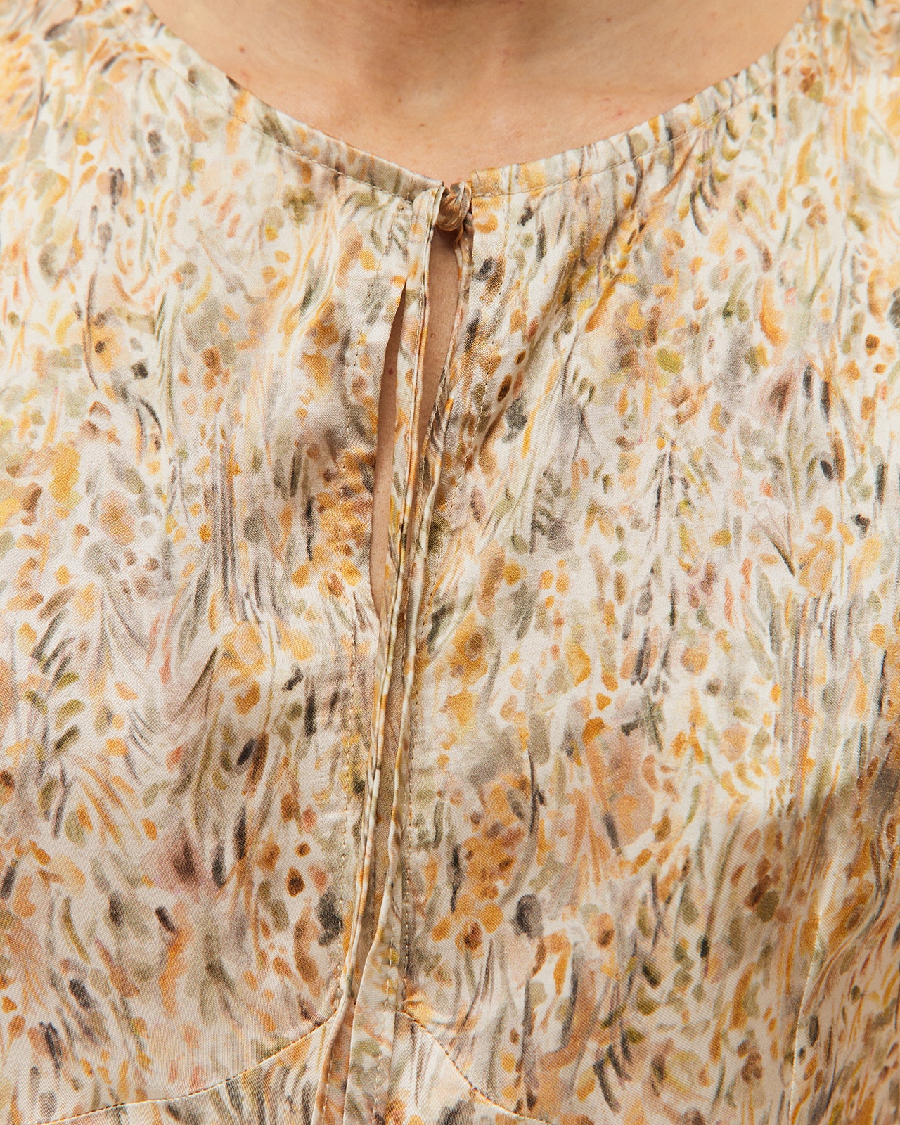 Vestido Comprido com Estampado Floral e Gola em V Bege-4