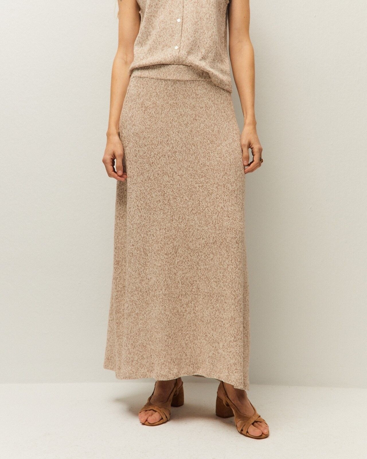 Saia Midi de Malha com Borracha na Cintura Camel-3