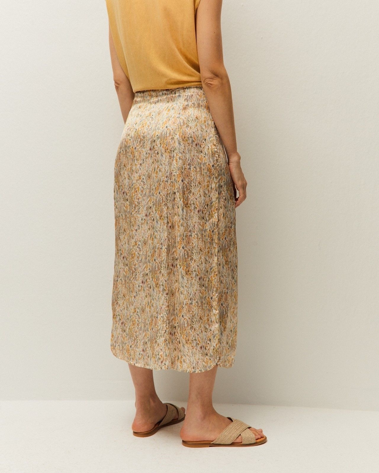 Saia Comprida Evasé com Estampado Floral e Fecho Zip Lateral Mostarda-2