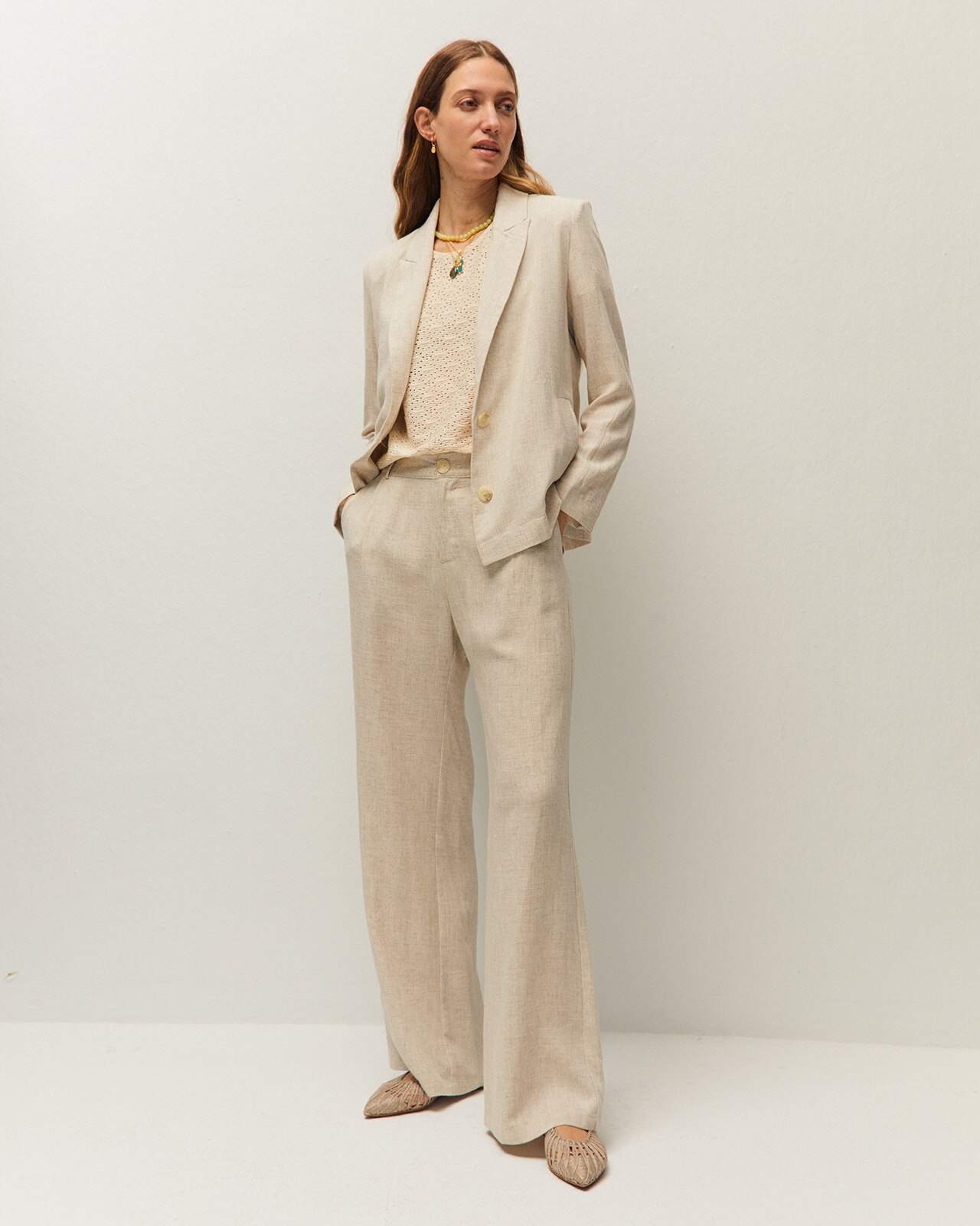 Imagem 0 de Calças Retas de Linho com Bolsos Laterais