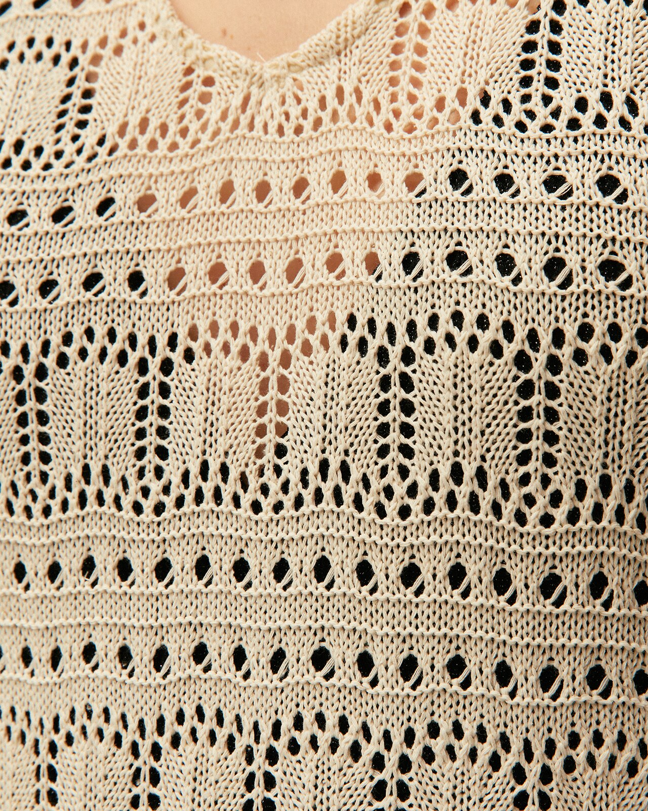 Vestido Midi Perfurado com Gola Redonda e sem Mangas Cru-5