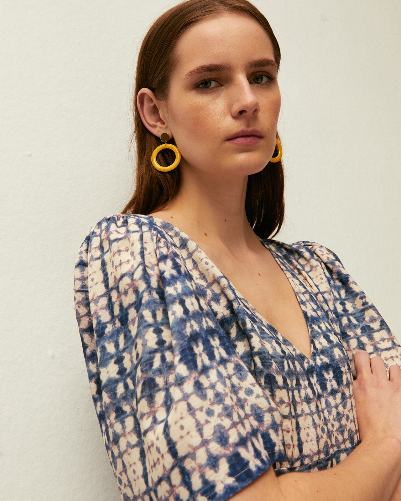 Vestido Comprido com Estampado Tie-dye, Gola em V e Manga Curta Índigo-4