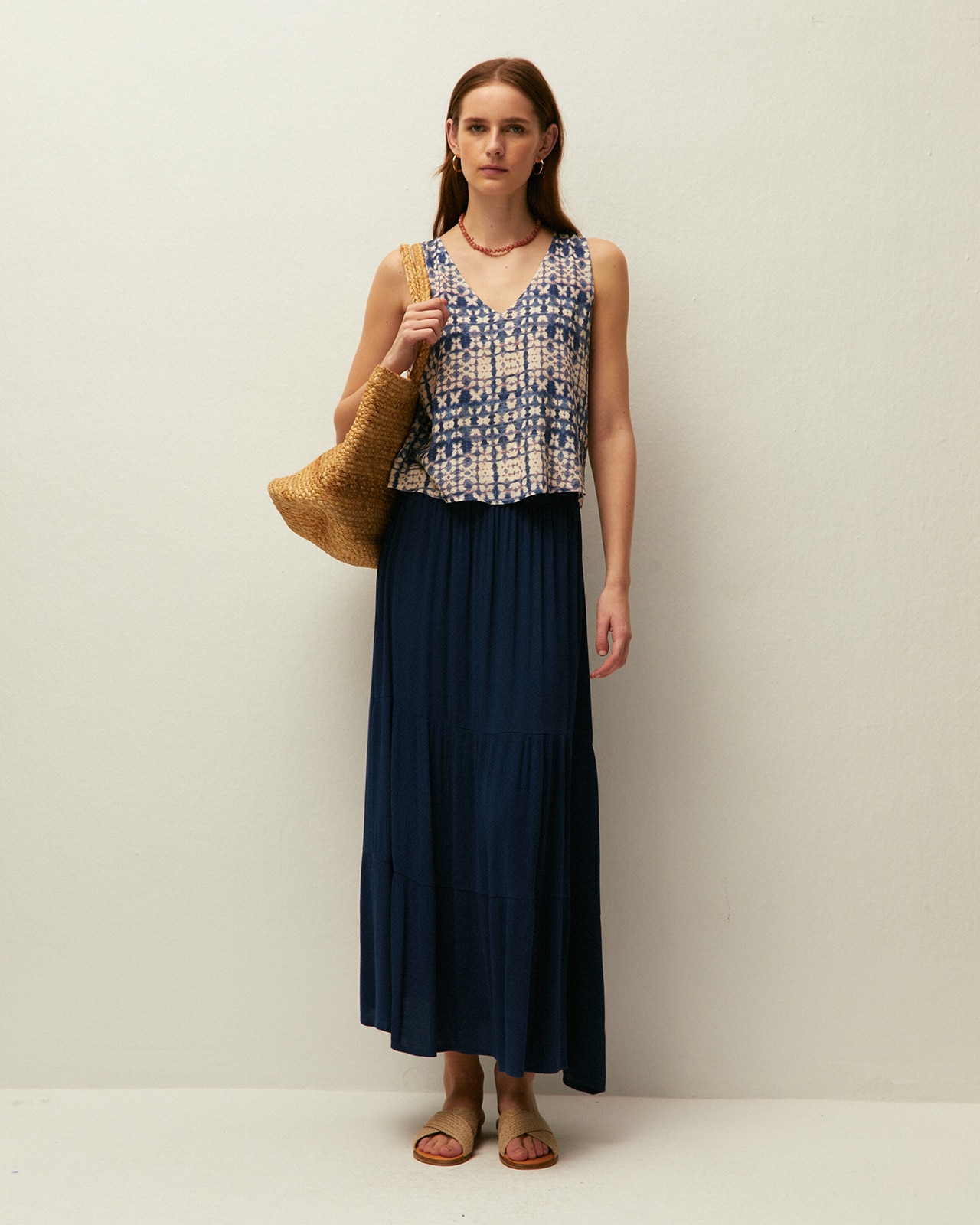 Imagem 0 de Saia Midi de Bambula com Elástico na Cintura e Detalhe de Três Folhos