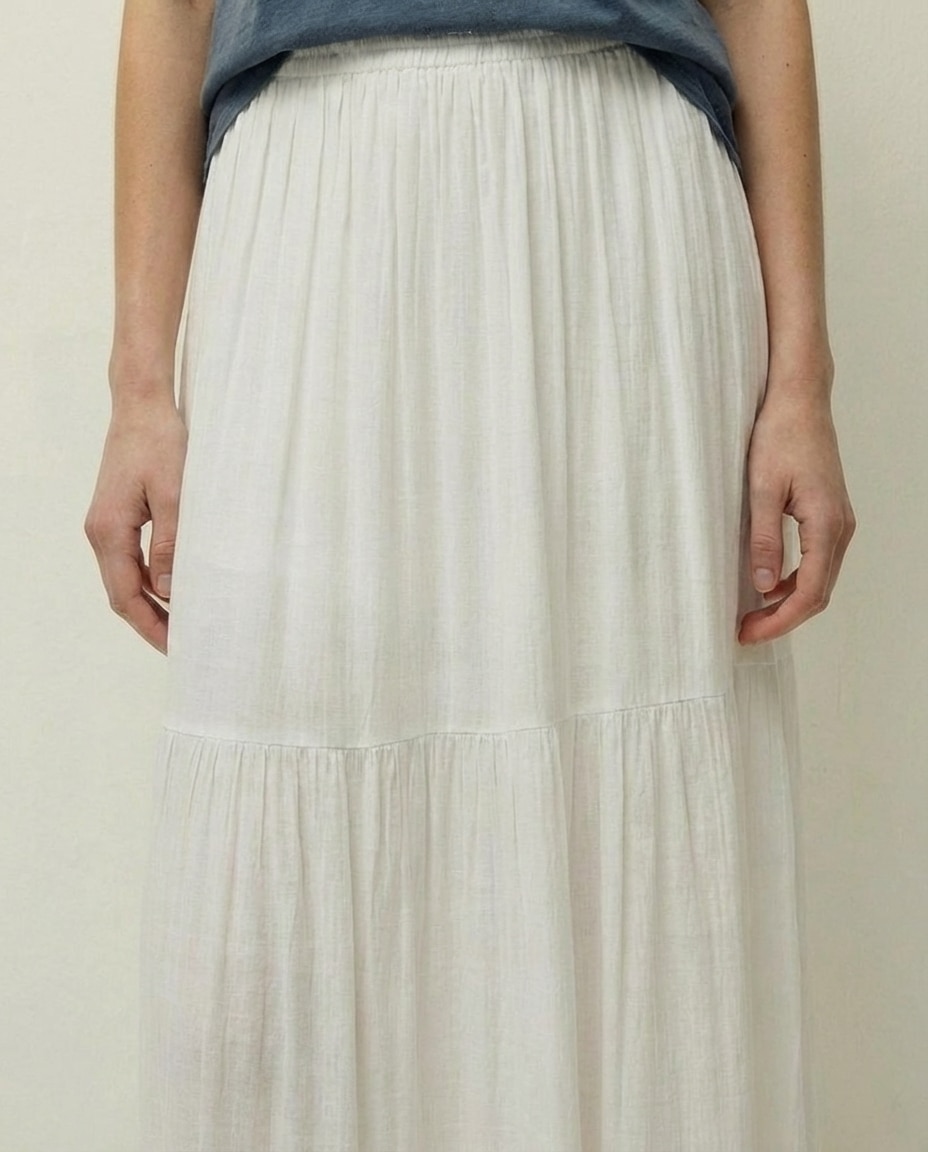 Saia Midi de Bambula com Elástico na Cintura e Detalhe de Três Folhos Branco-4