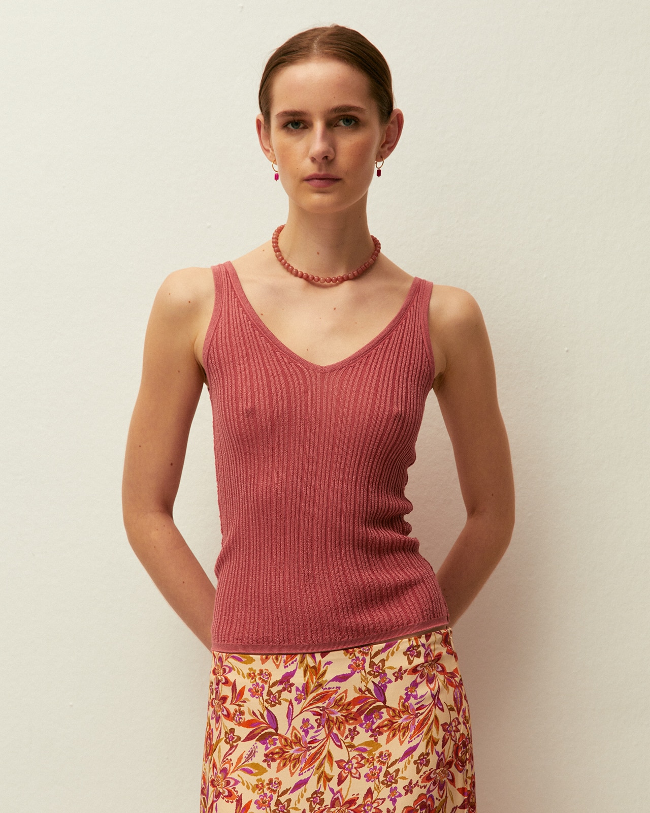 Imagem 0 de Top de Canelado com Gola em V e Alças