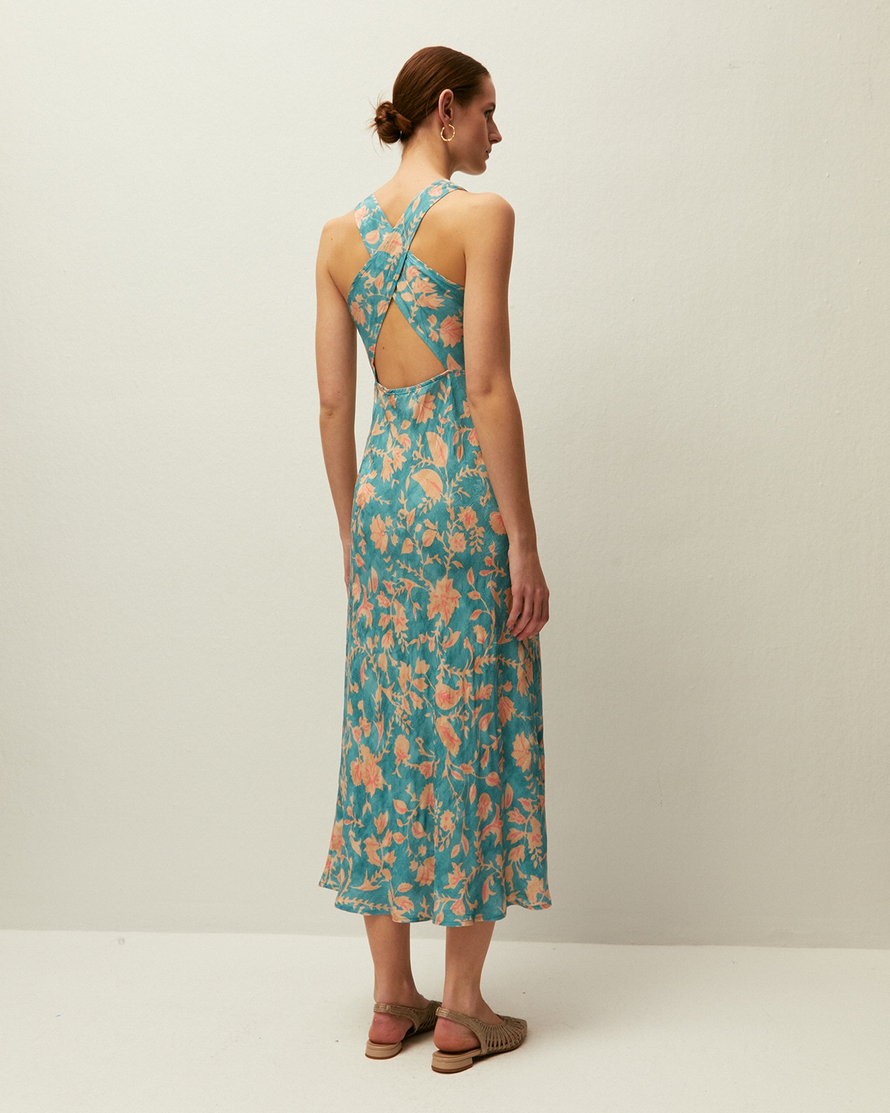 Vestido Comprido com Gola Redonda Fechada e Alças Verde Água-2