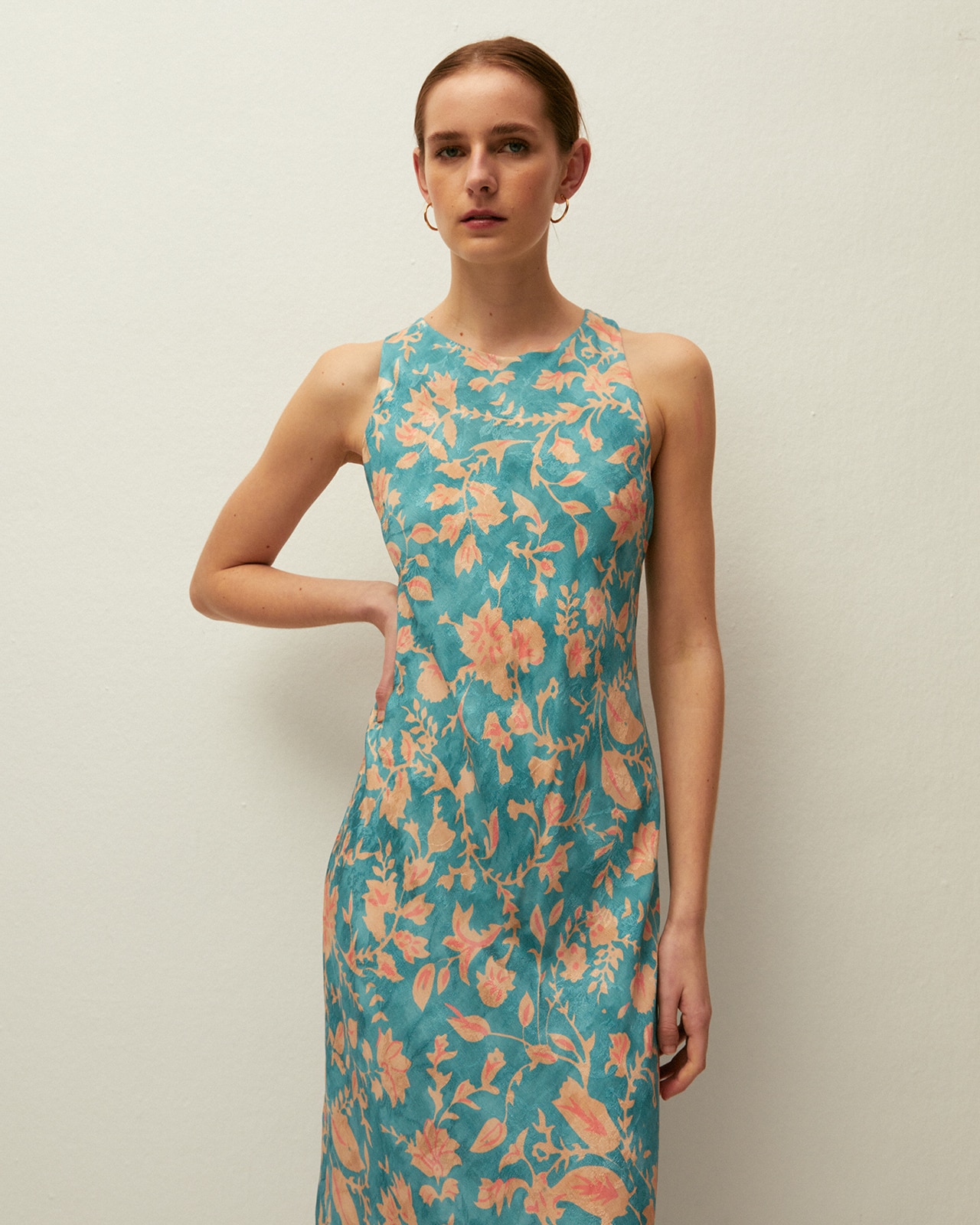 Vestido Comprido com Gola Redonda Fechada e Alças Verde Água-4