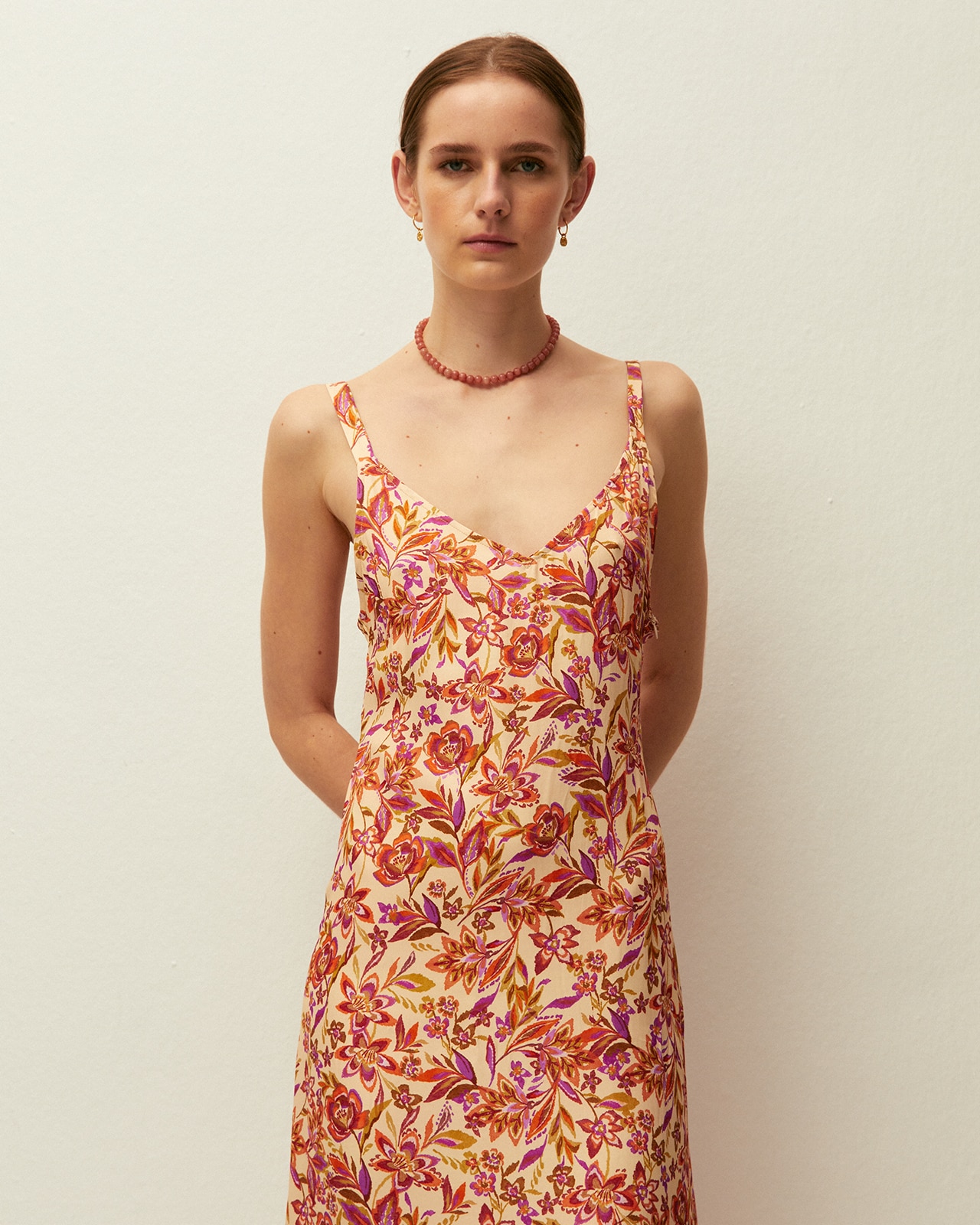 Vestido Comprido Estampado com Gola em V e Alças Multicolor-3