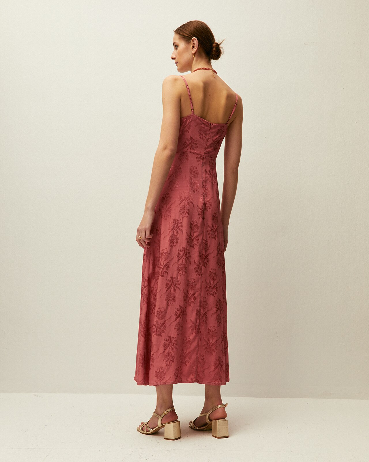 Vestido Comprido com Gola em V e Alças. Cruzado À Frente e Abertura na Bainha Coral-2