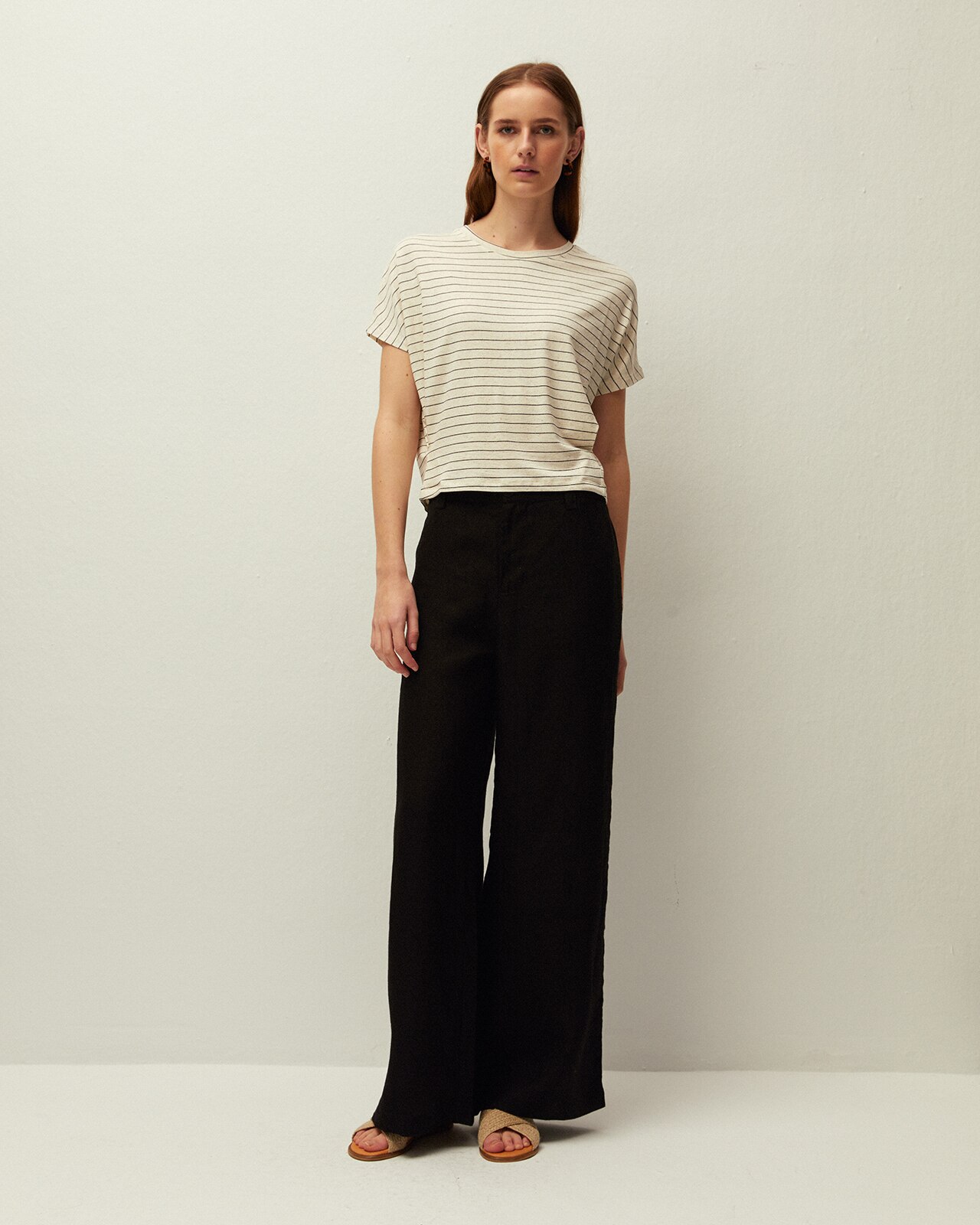 T-shirt Às Riscas Ajustada na Bainha com Decote Redondo e Manga Curta Cru-3