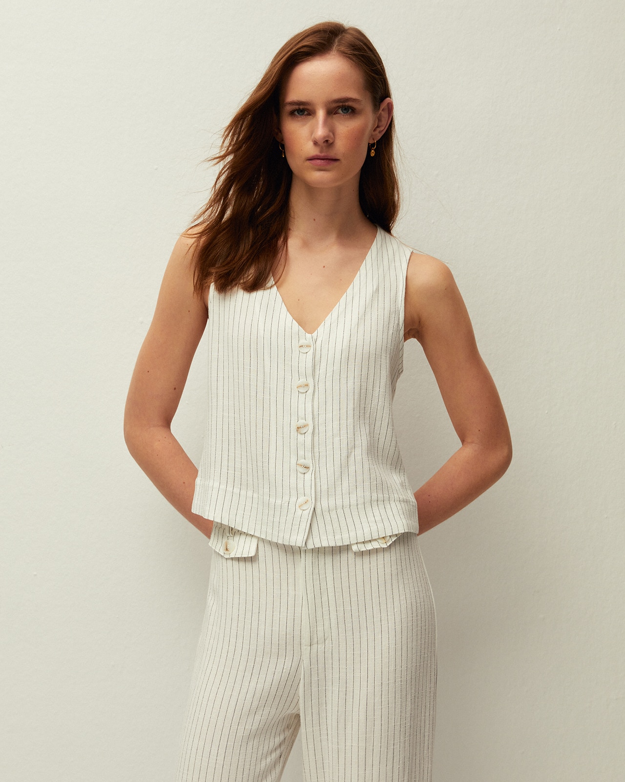 Imagem 0 de Colete Às Riscas Diplomáticas Bicolor com Decote em V