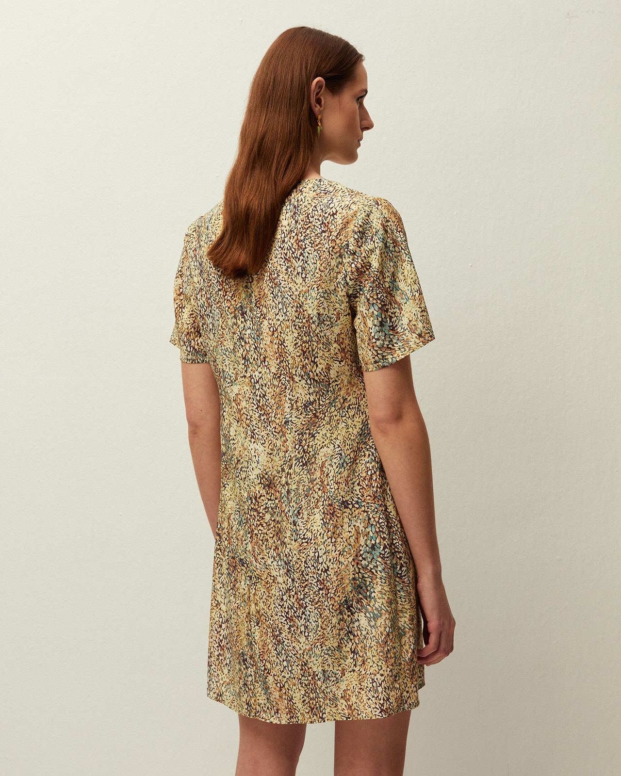 Vestido Curto com Detalhe de Costura e Franzido Sob o Peito Multicolor-2