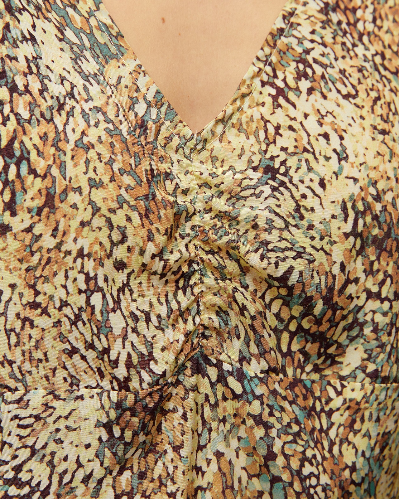 Vestido Curto com Detalhe de Costura e Franzido Sob o Peito Multicolor-5