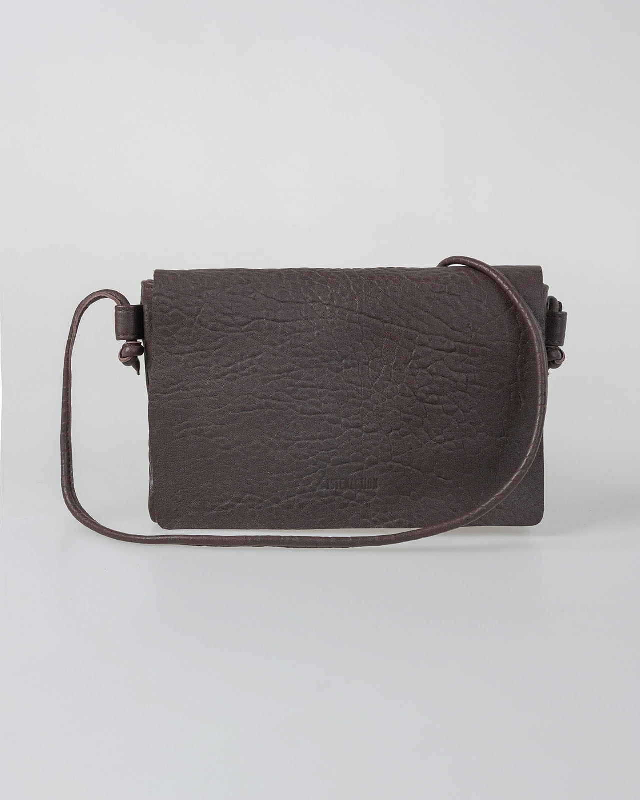 Imagem 0 de Mala Pequena de Ombro em Pele com Textura e Alça Comprida