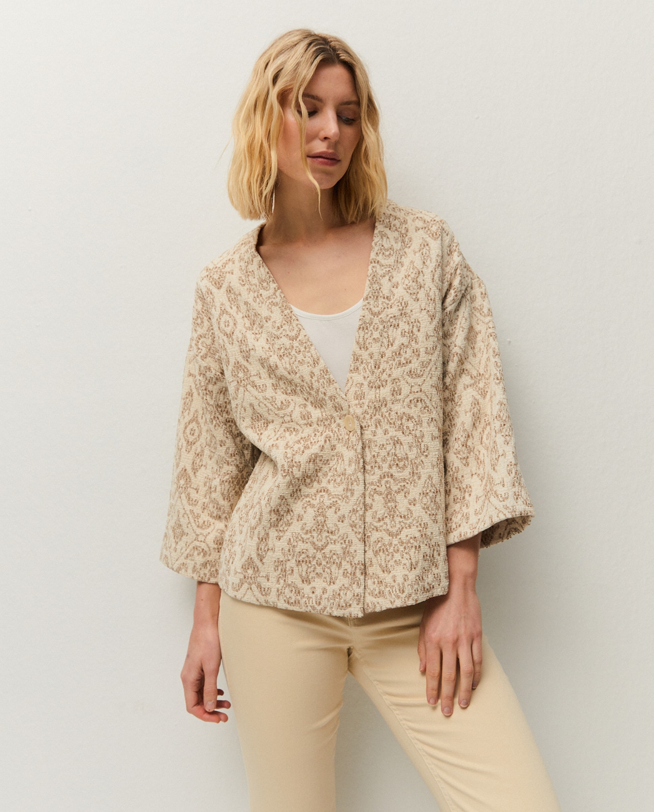 Imagem 0 de Casaco Tipo Kimono Confecionado em Tecido Jacquard