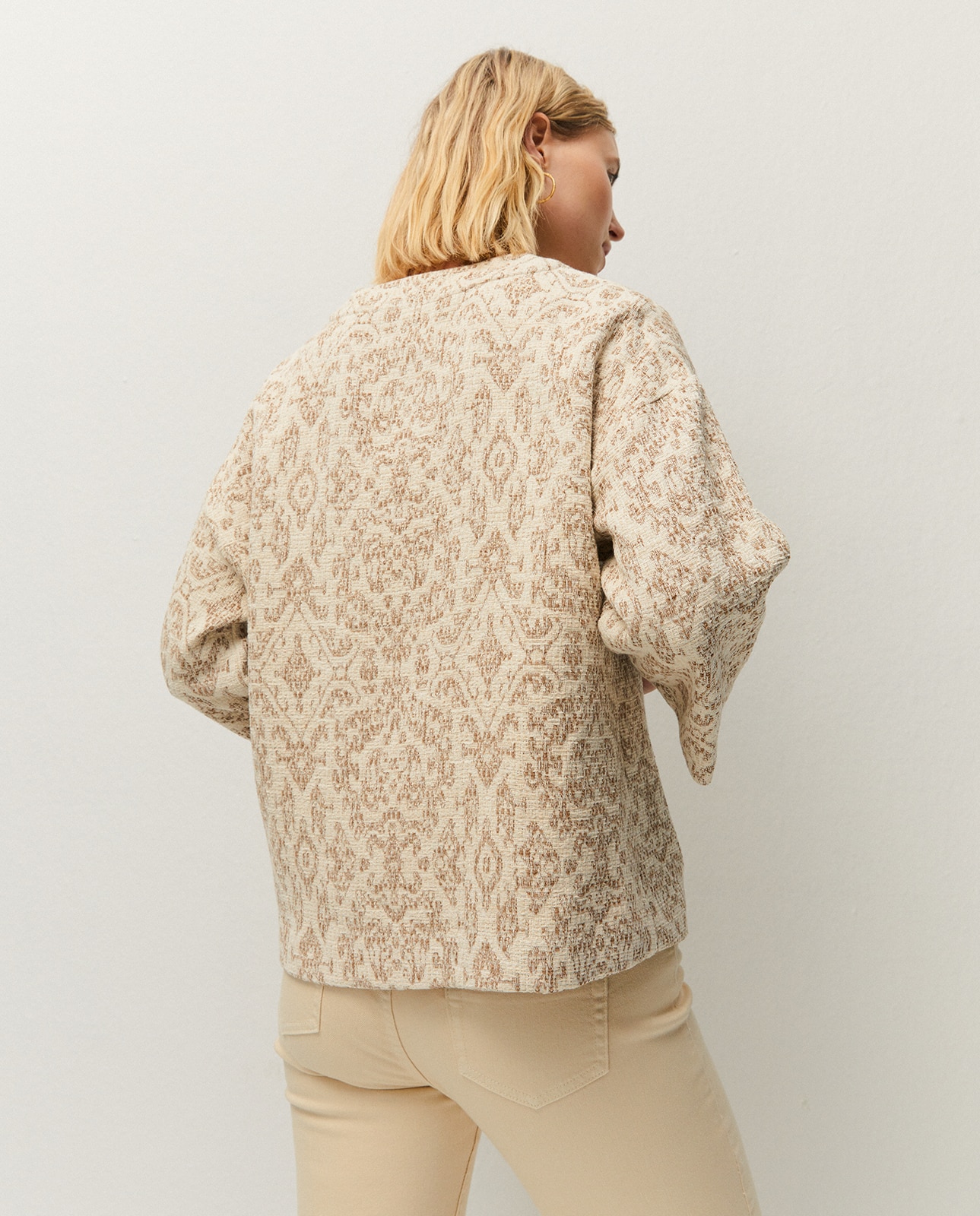 Casaco Tipo Kimono Confecionado em Tecido Jacquard Natural-2