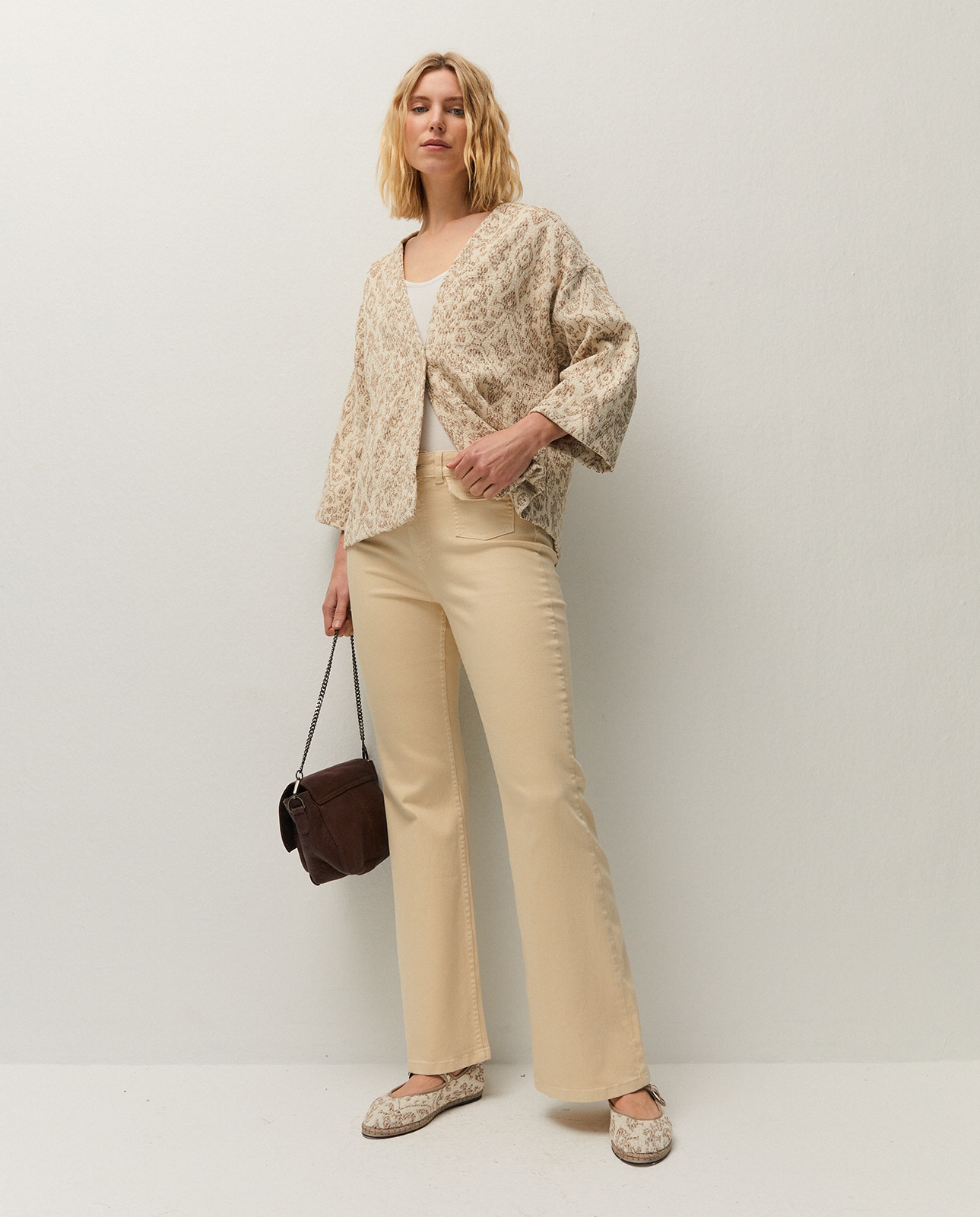 Casaco Tipo Kimono Confecionado em Tecido Jacquard Natural-3