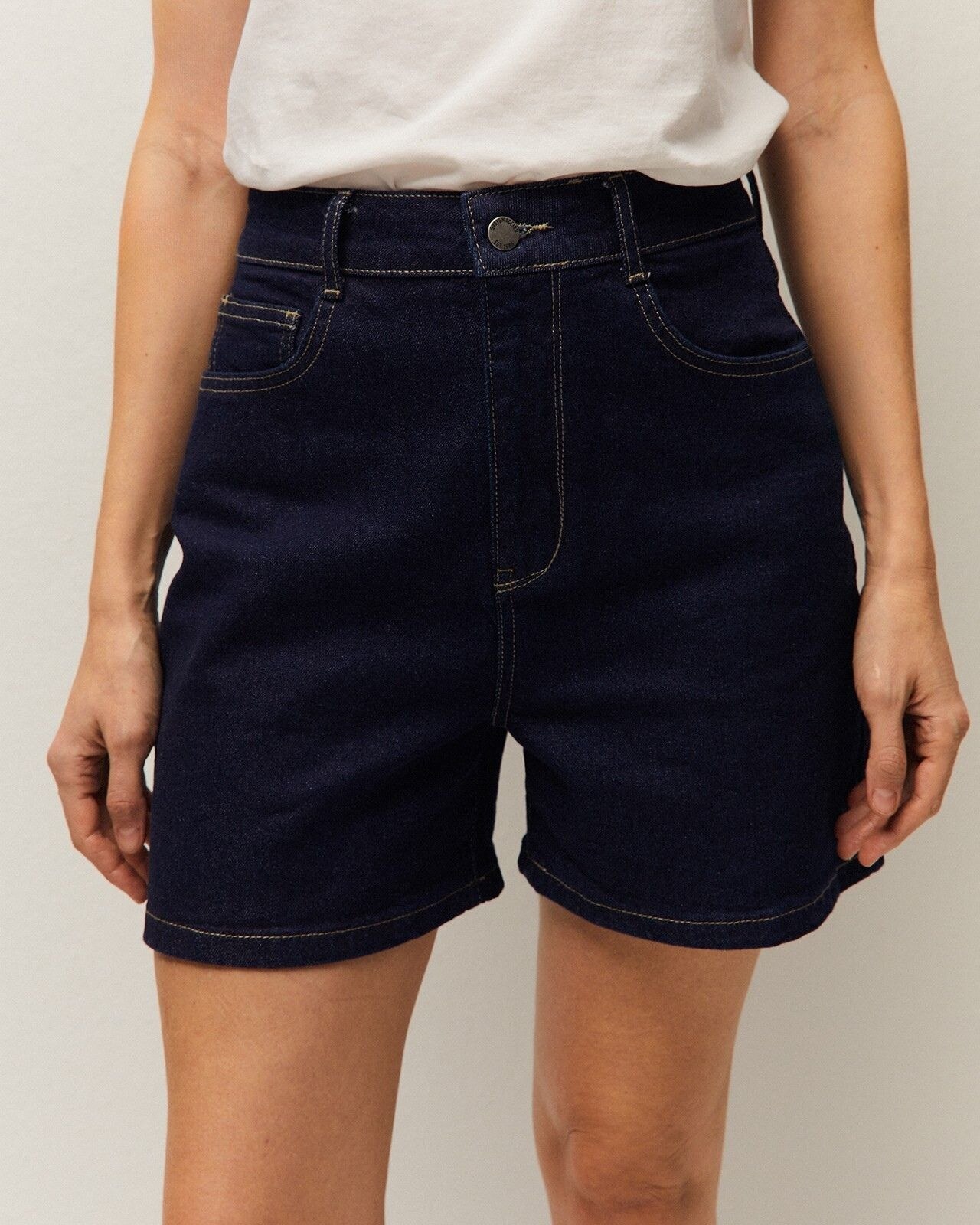 Short Jeans com Bolsos e Fecho com Botão e Fecho Zip Azul-marinho-4