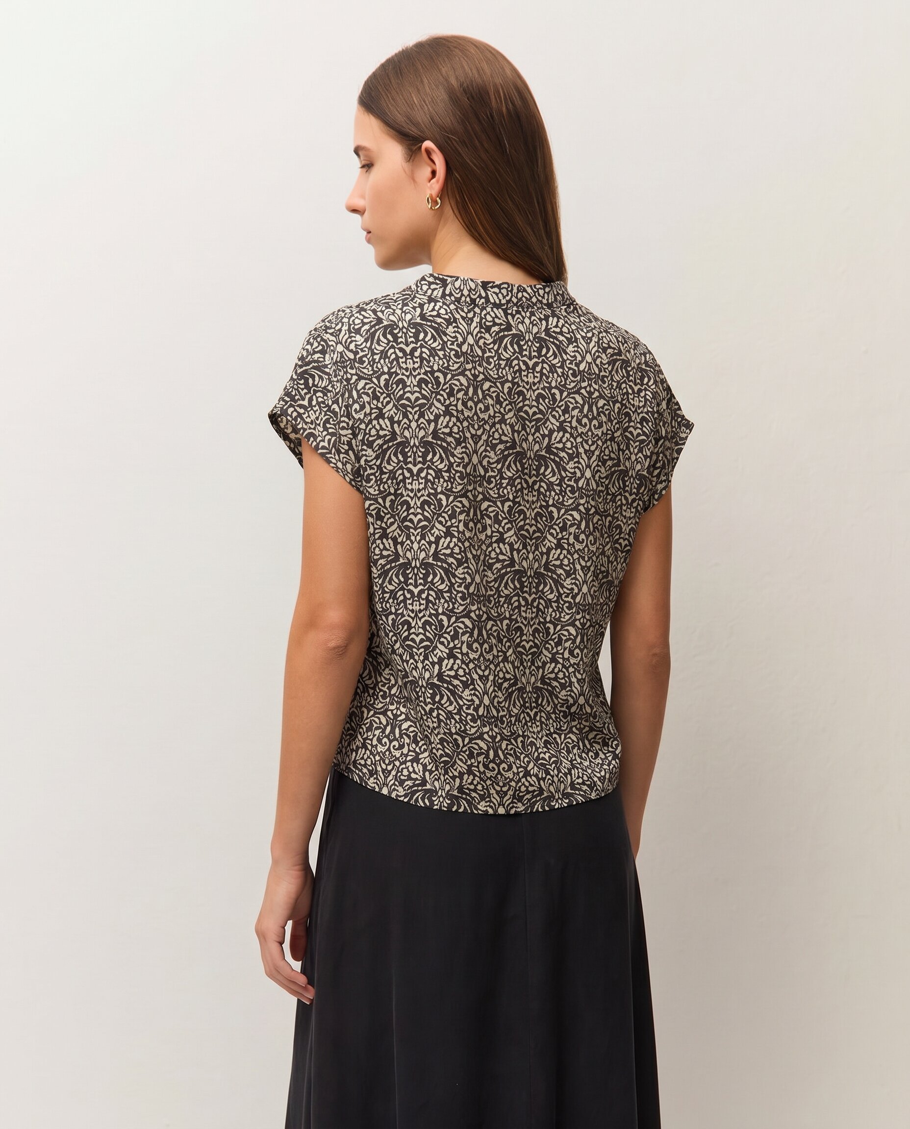 Camisa com Estampado Étnico e Gola À Padre Preto-3