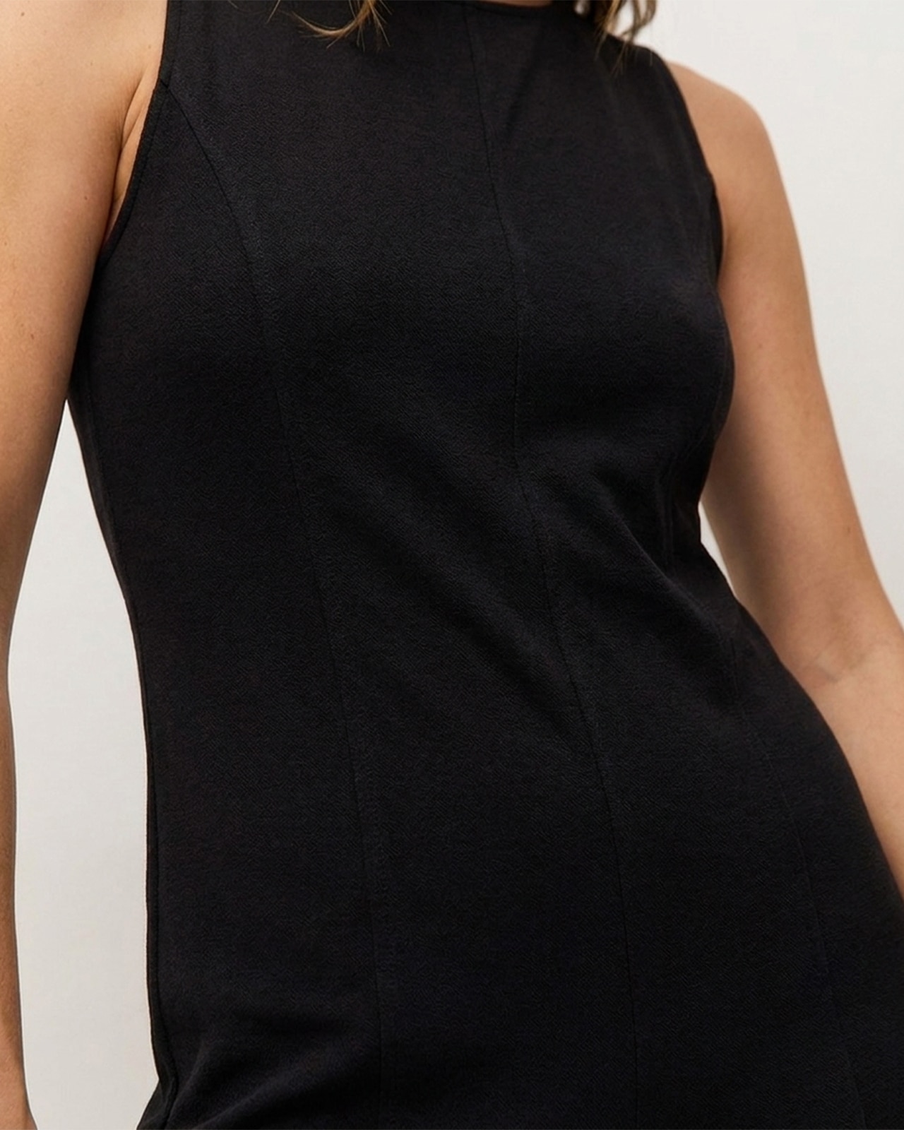 Macacão Comprido com Alças e Detalhe de Costuras Preto-3
