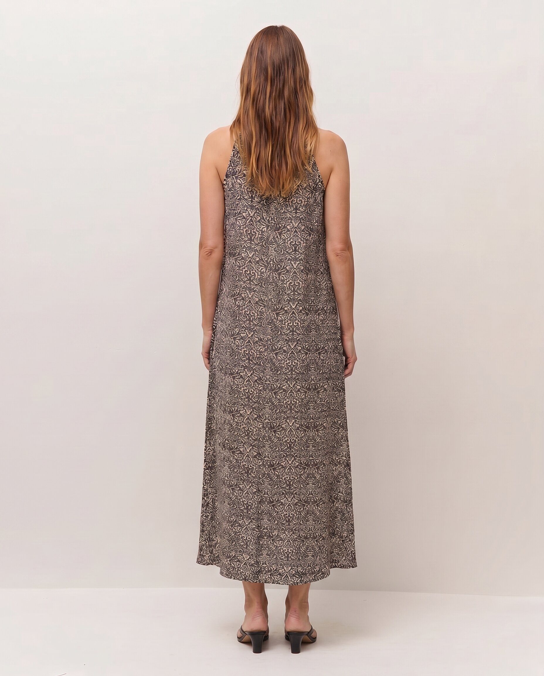 Vestido Comprido Estampado com Lurex e Gola Halter Preto-3
