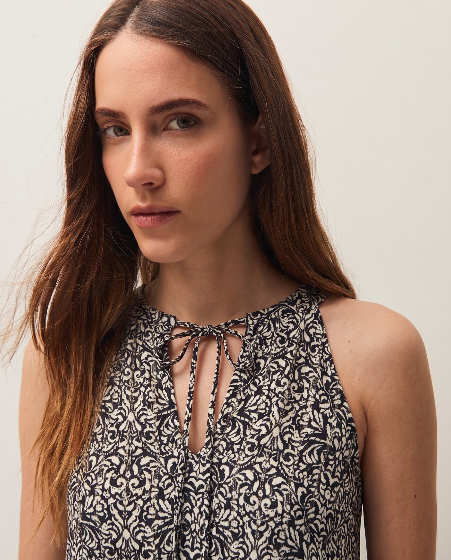 Vestido Comprido Estampado com Lurex e Gola Halter Preto-4
