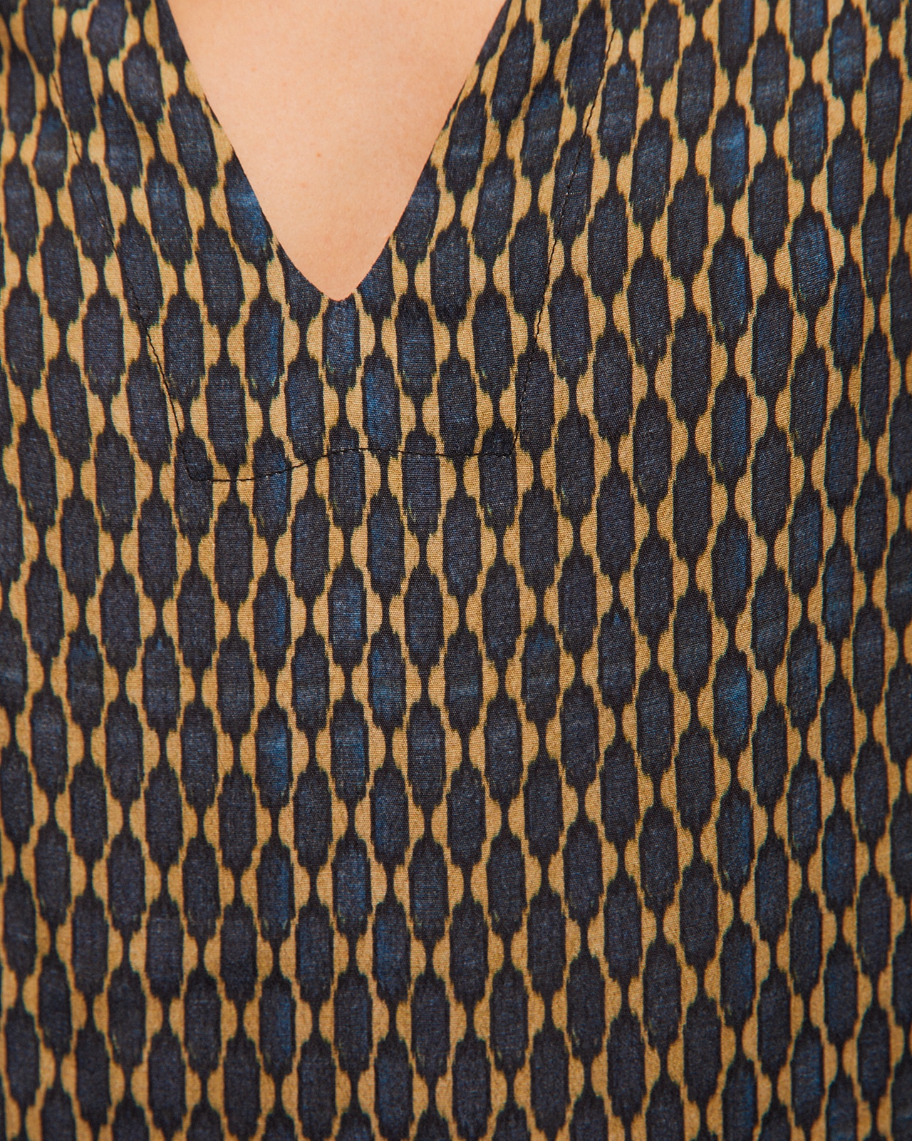 Camisa em Gola À Padre com Estampado Geométrico Índigo-5