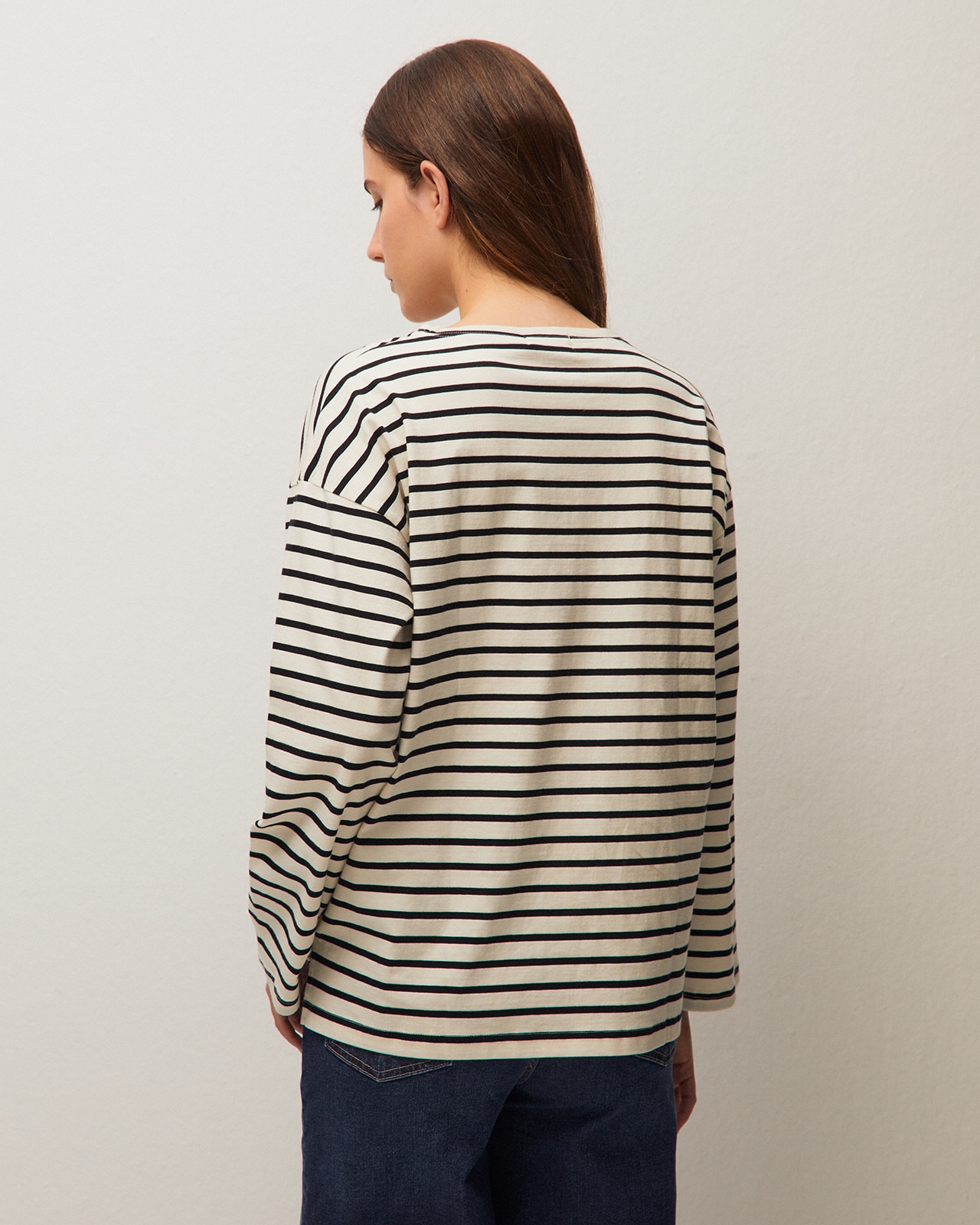T-shirt Oversize com Decote Redondo e Manga Comprida Preto-3