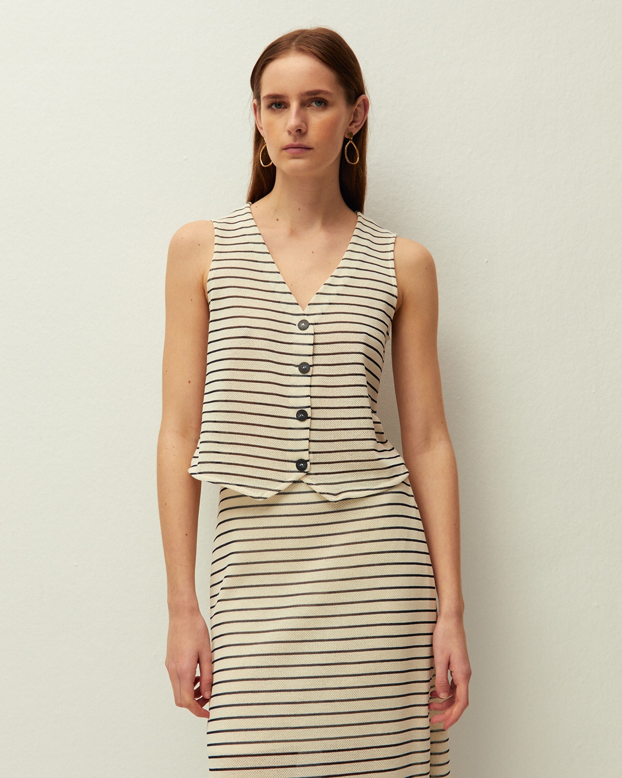 Imagem 0 de Colete em Tencel Às Riscas com Decote em V