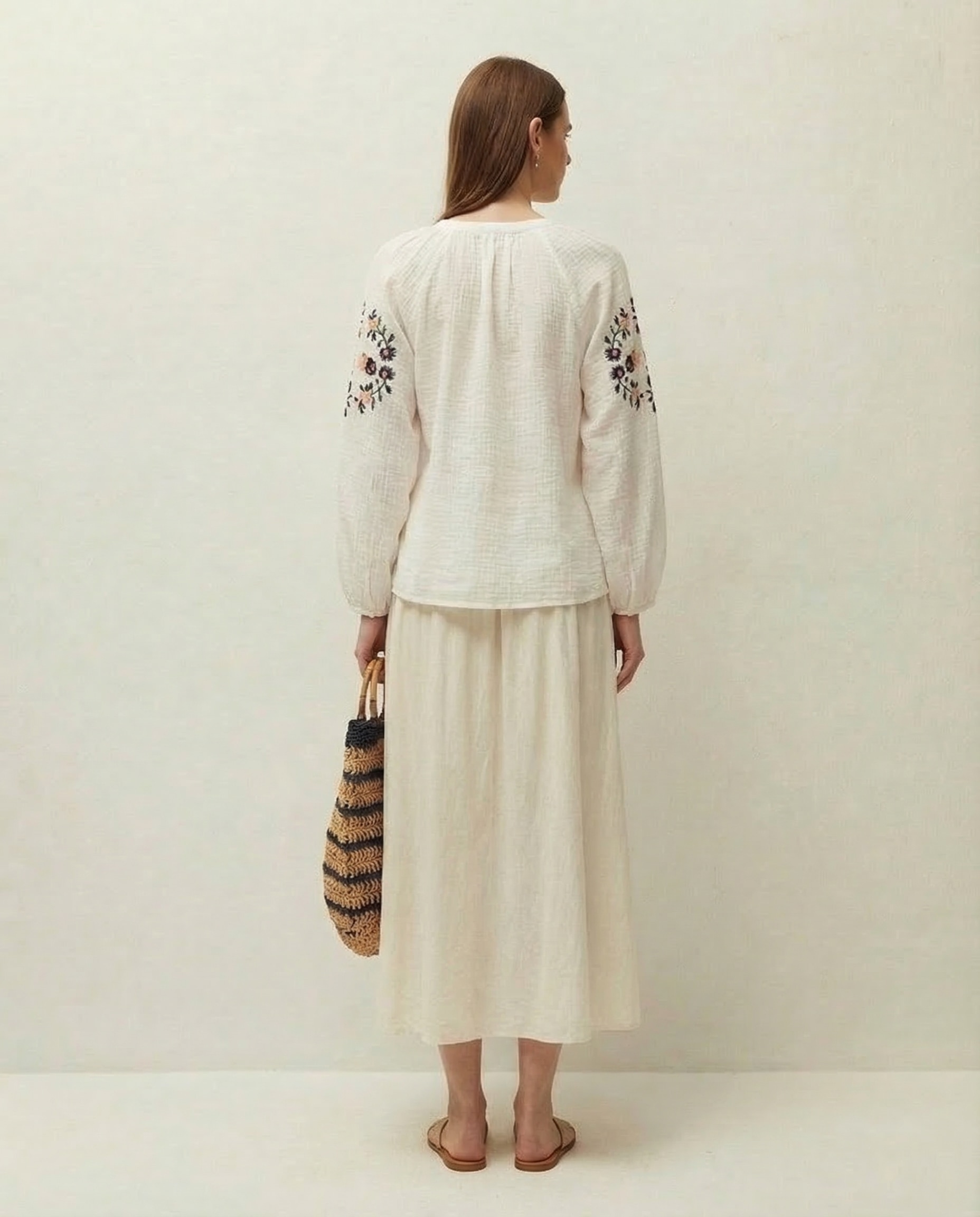 Camisa Bordada e com Decote Mao Branco-2