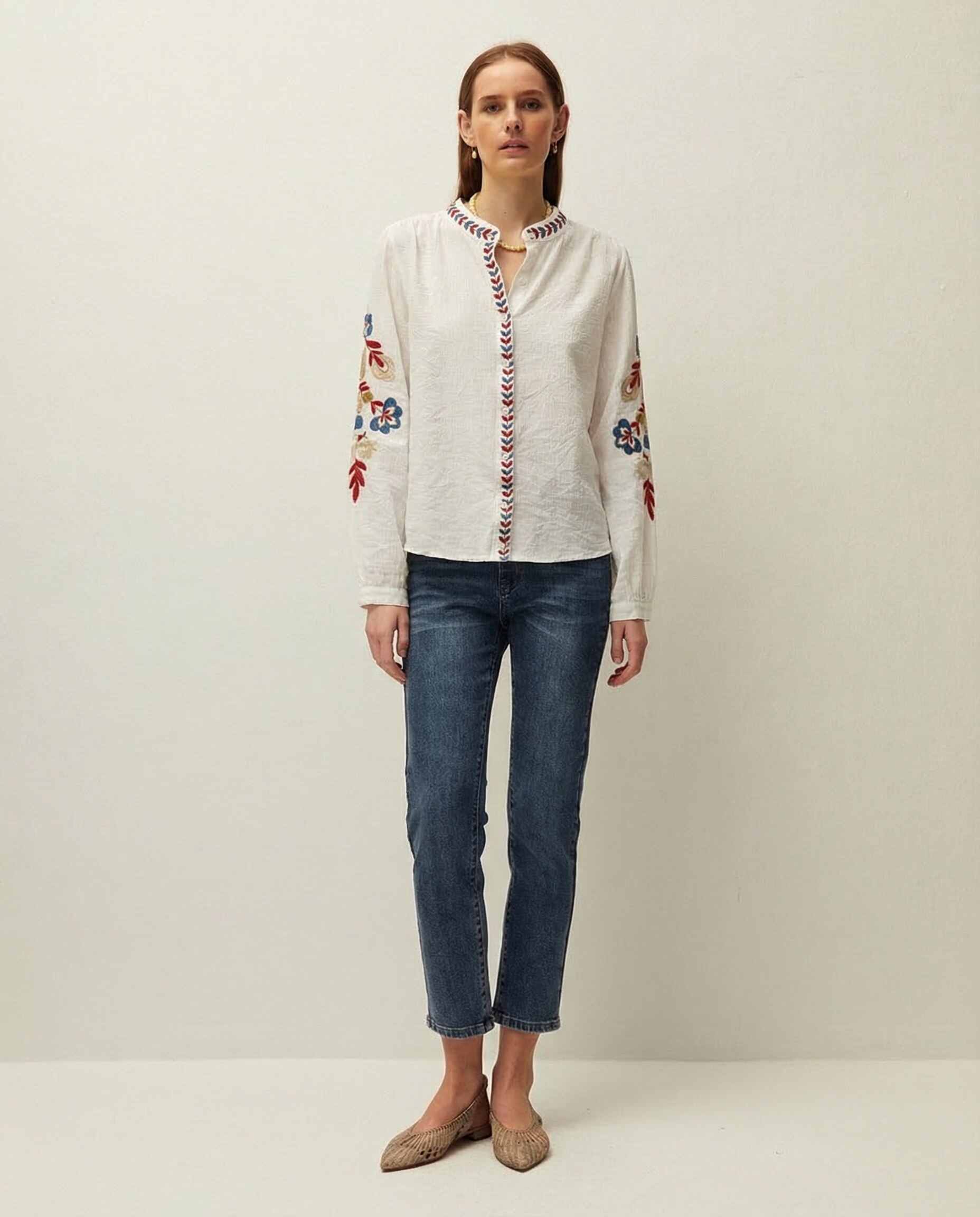 Camisa Bordada com Gola À Padre Branco-3