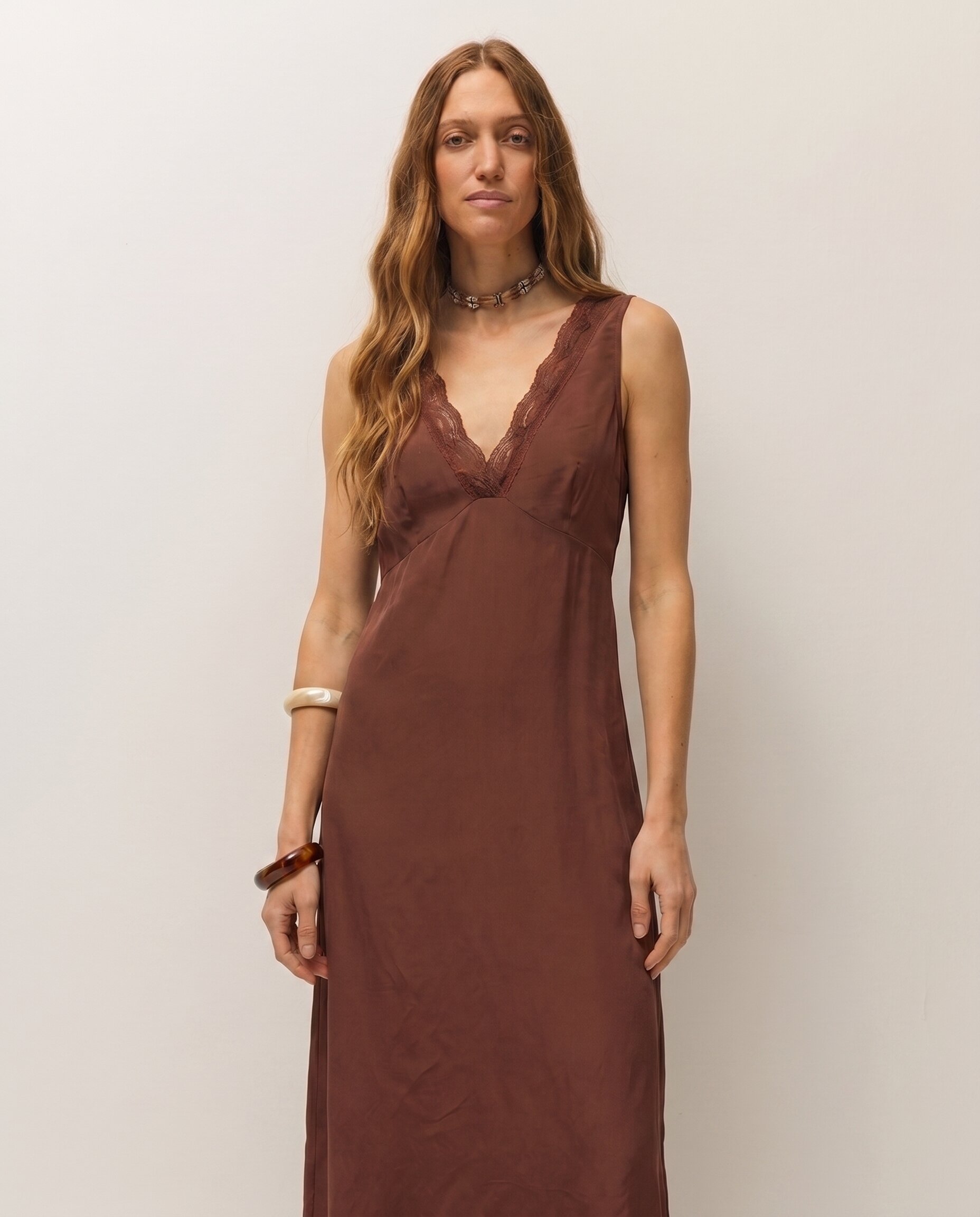 Vestido Midi Lace com Detalhes de Renda no Decote Castanho-3