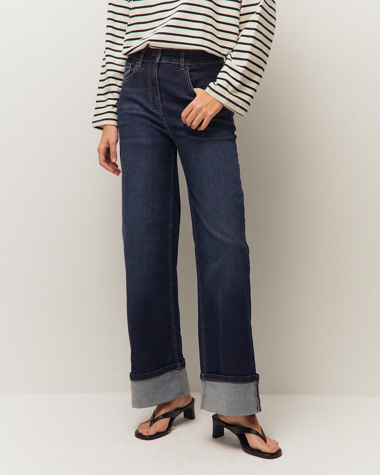 Calças Jeans com Detalhe de Dobra na Bainha Azul-índigo-2