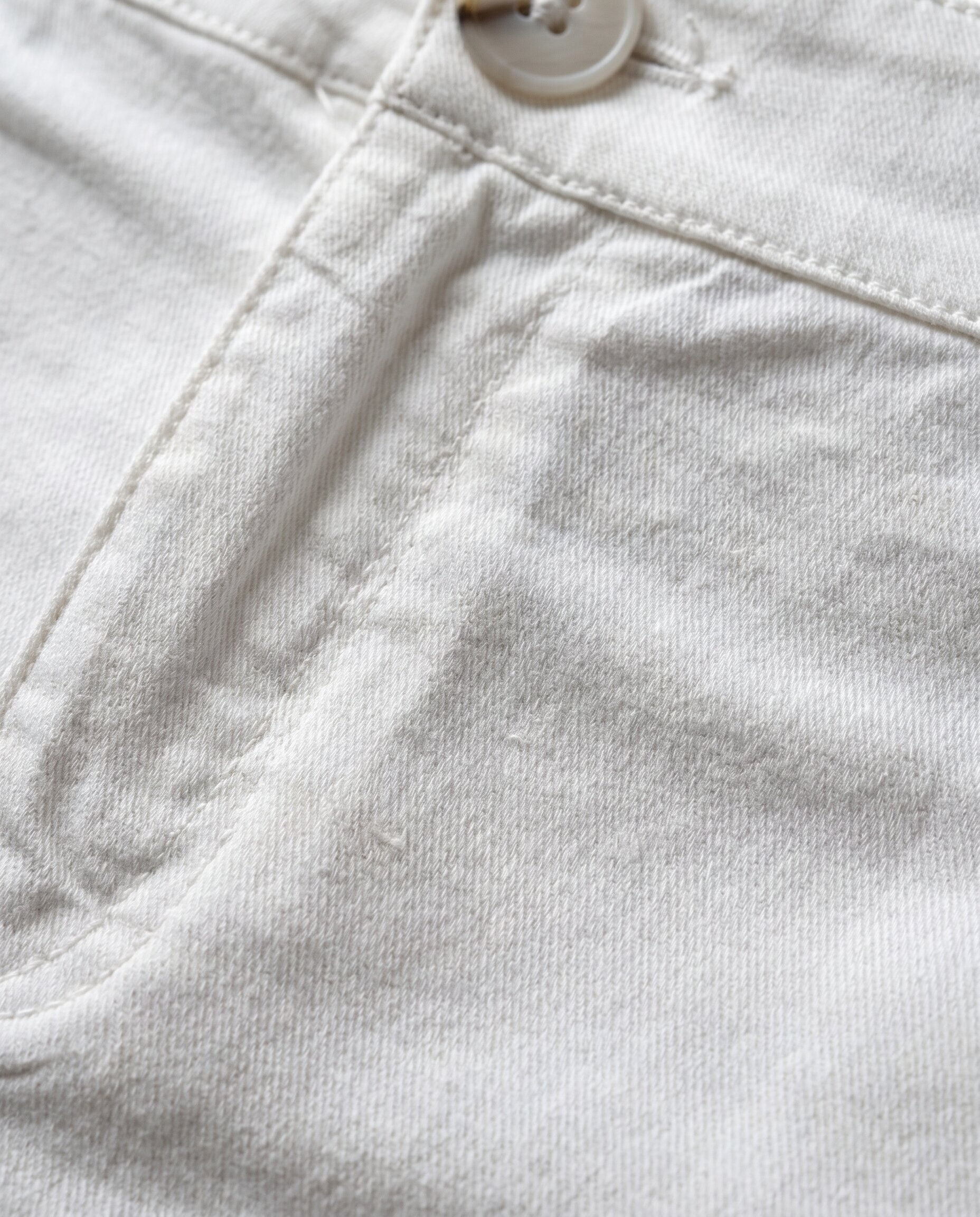 Calções com Bolsos Laterais e Bolsos de Vivo nas Costas Branco-5