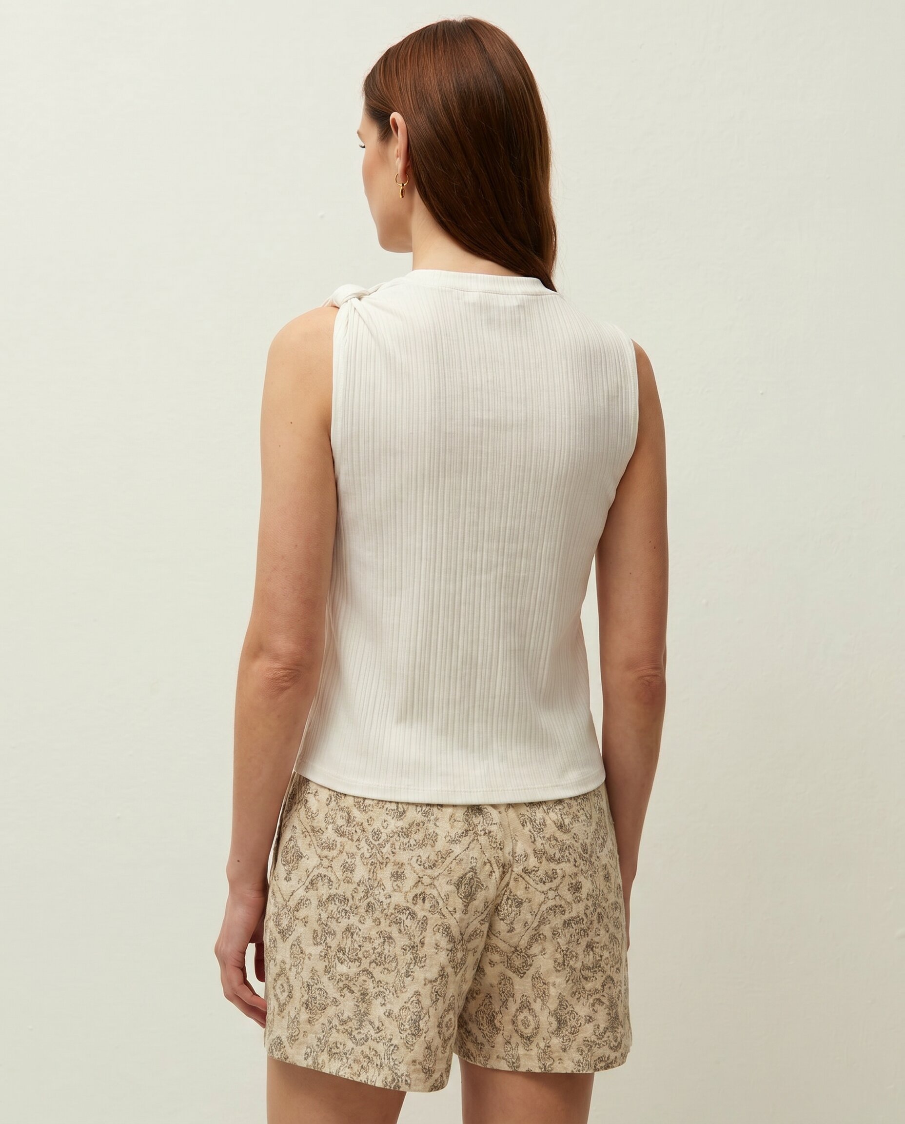 T-shirt com Decote Redondo e Detalhe de Nó Branco-3