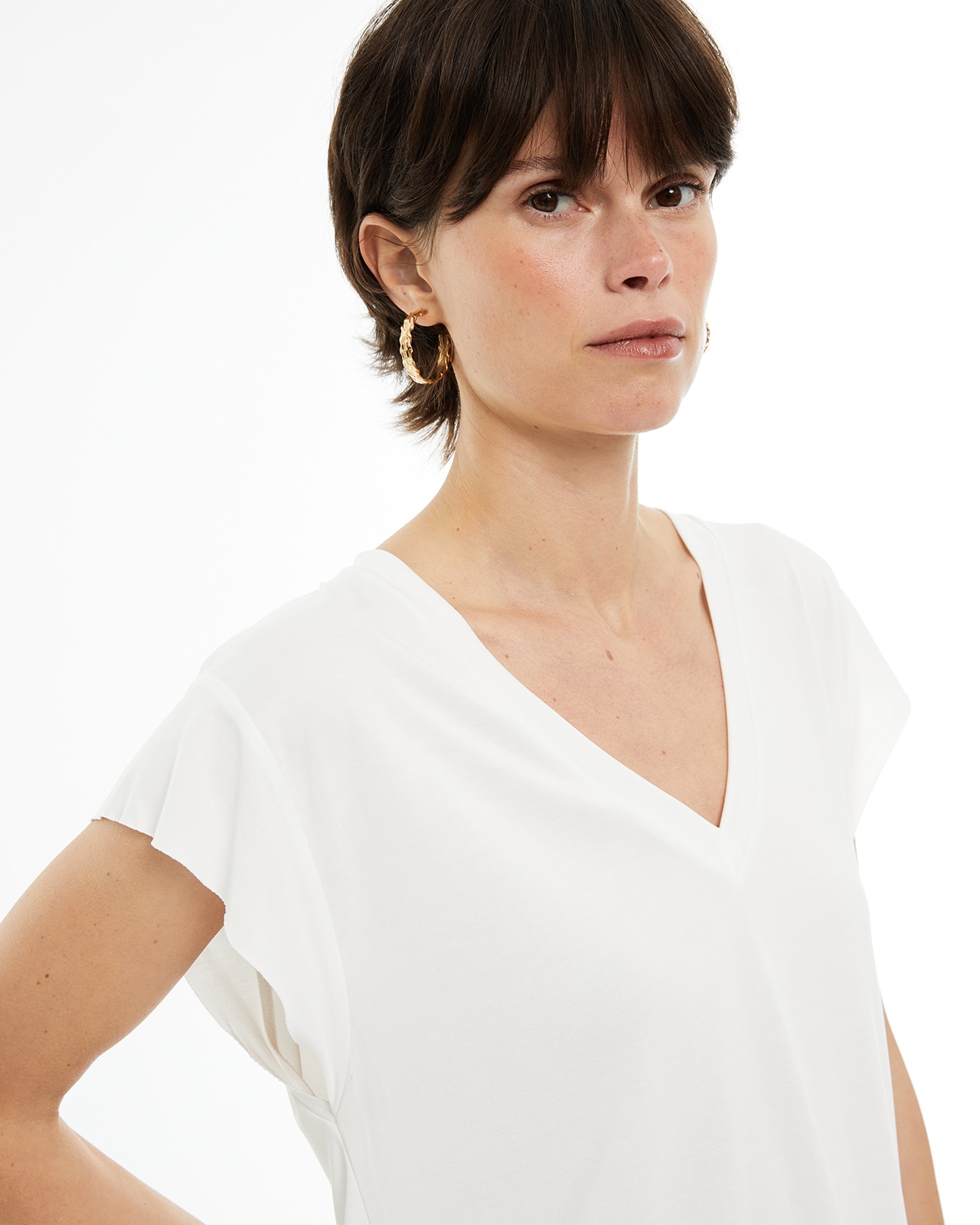 T-shirt Fluida Oversize com Gola em V e Manga Curta Cru-4