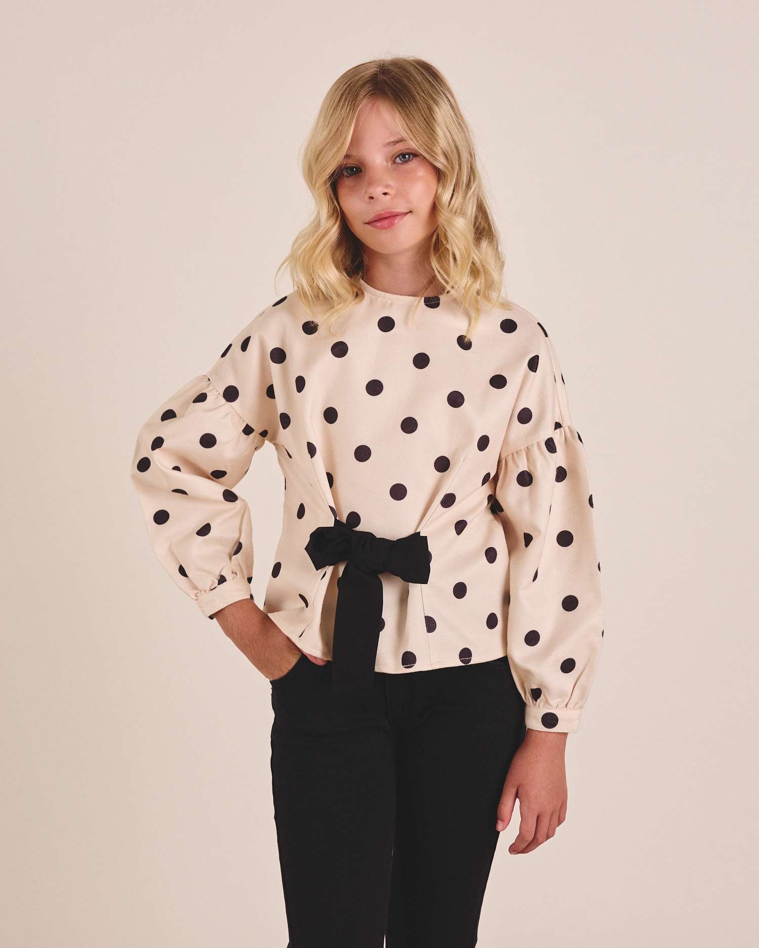 Blusa Infantil com Bolinhas e Laço Natural-1
