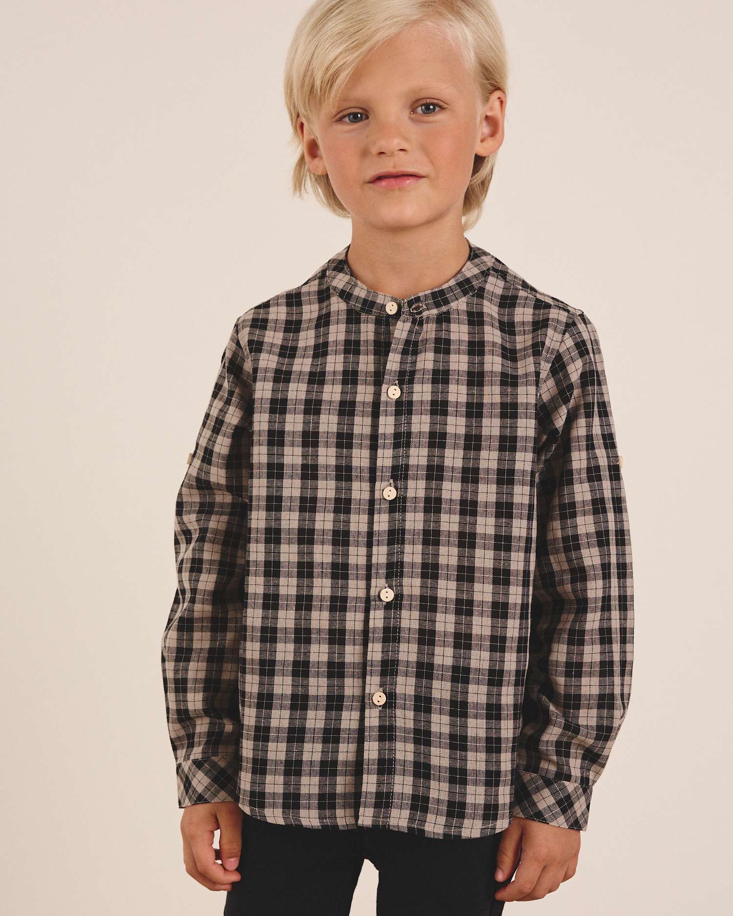 Camisa Aos Quadrados Bicolor com Gola À Padre Preto-1