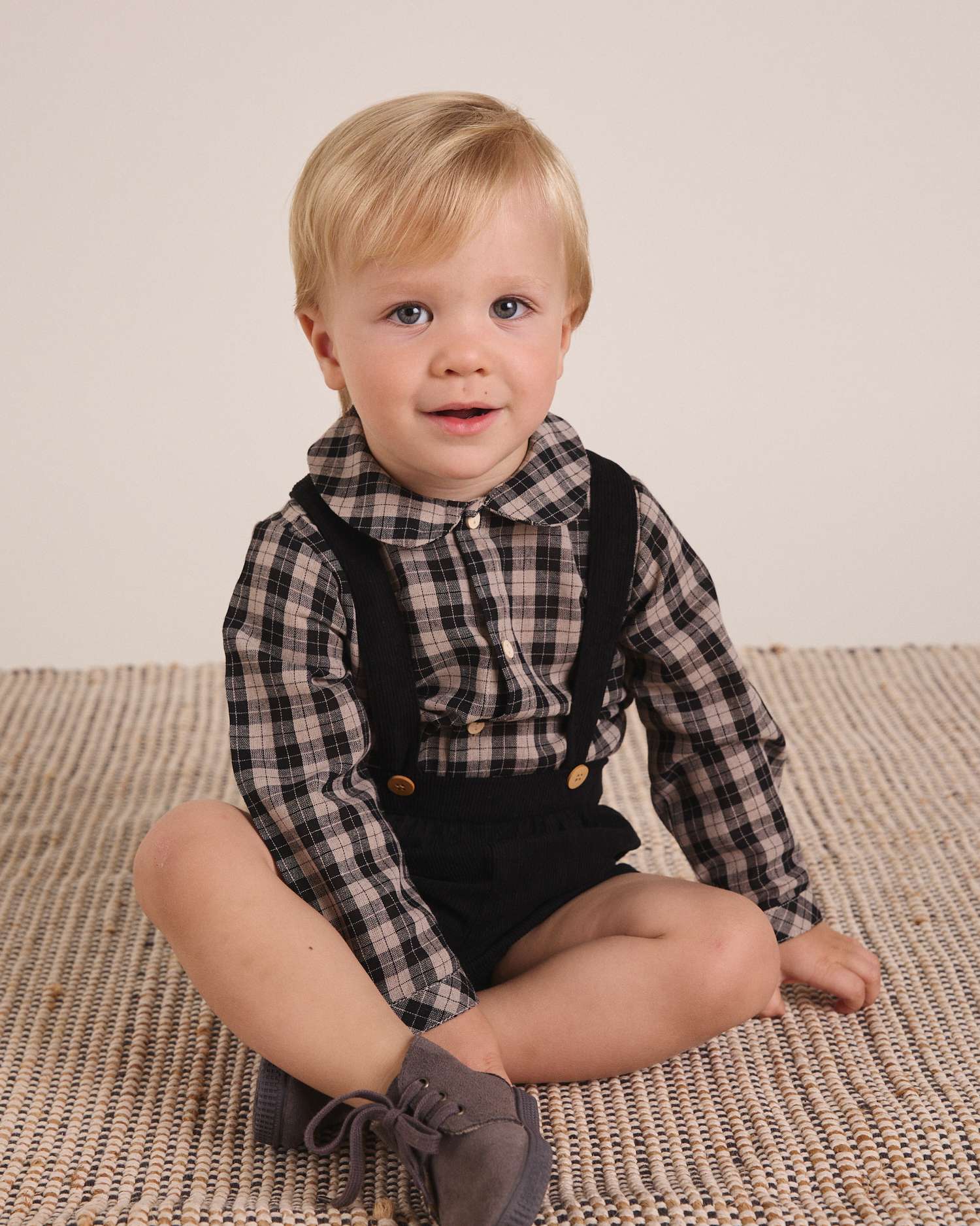 Camisa para Bebé Aos Quadrados Bicolor com Gola À Padre Preto-1