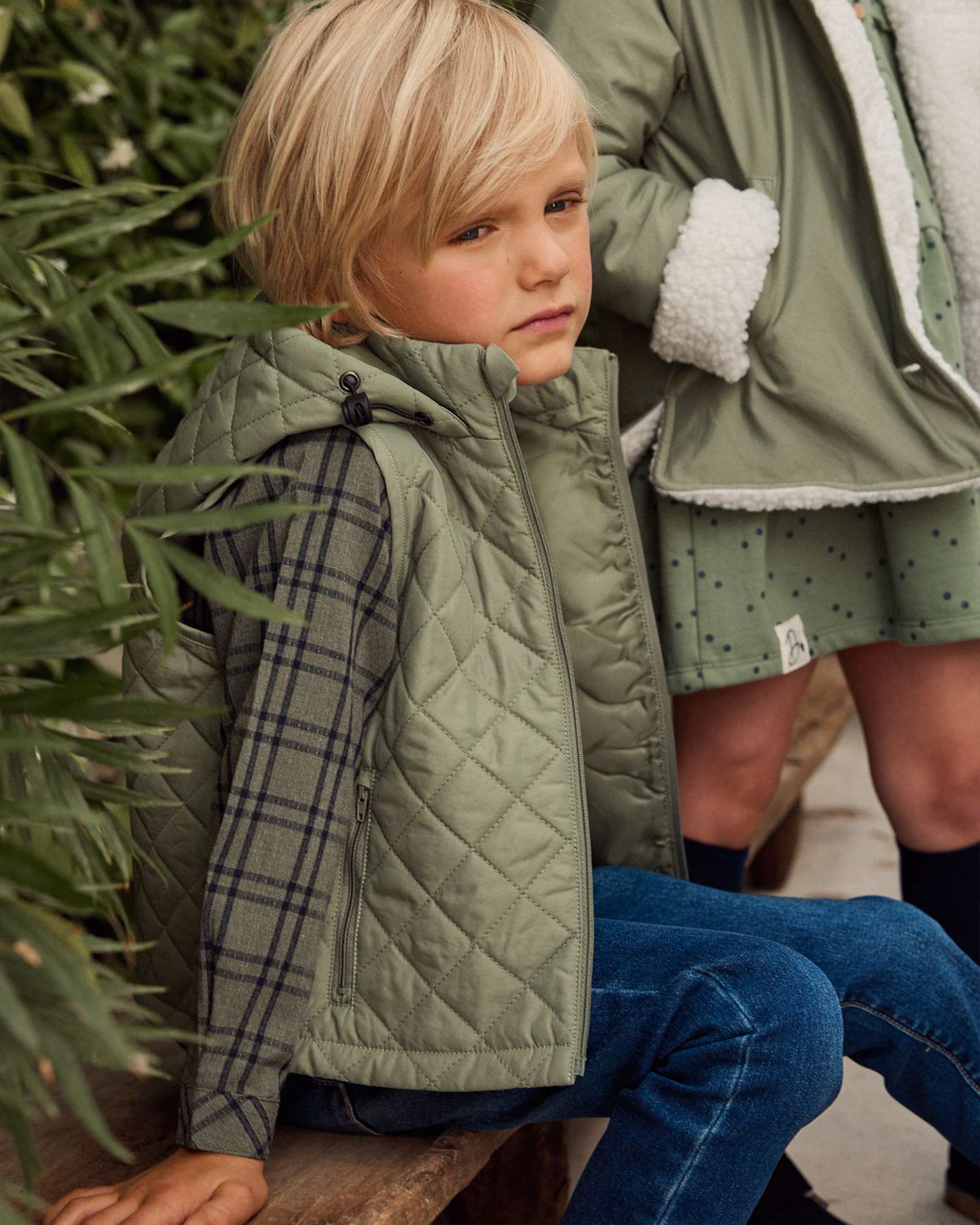 Colete Acolchoado com Capuz Infantil em Verde Verde-3