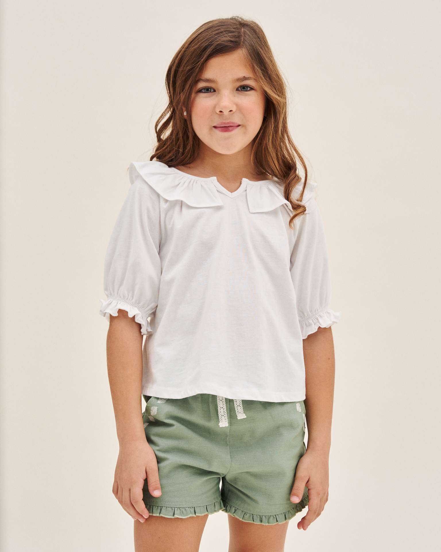 T-shirt Infantil com Meia Manga e Gola Aberta com Folhos Dadati Branco / Branco-1